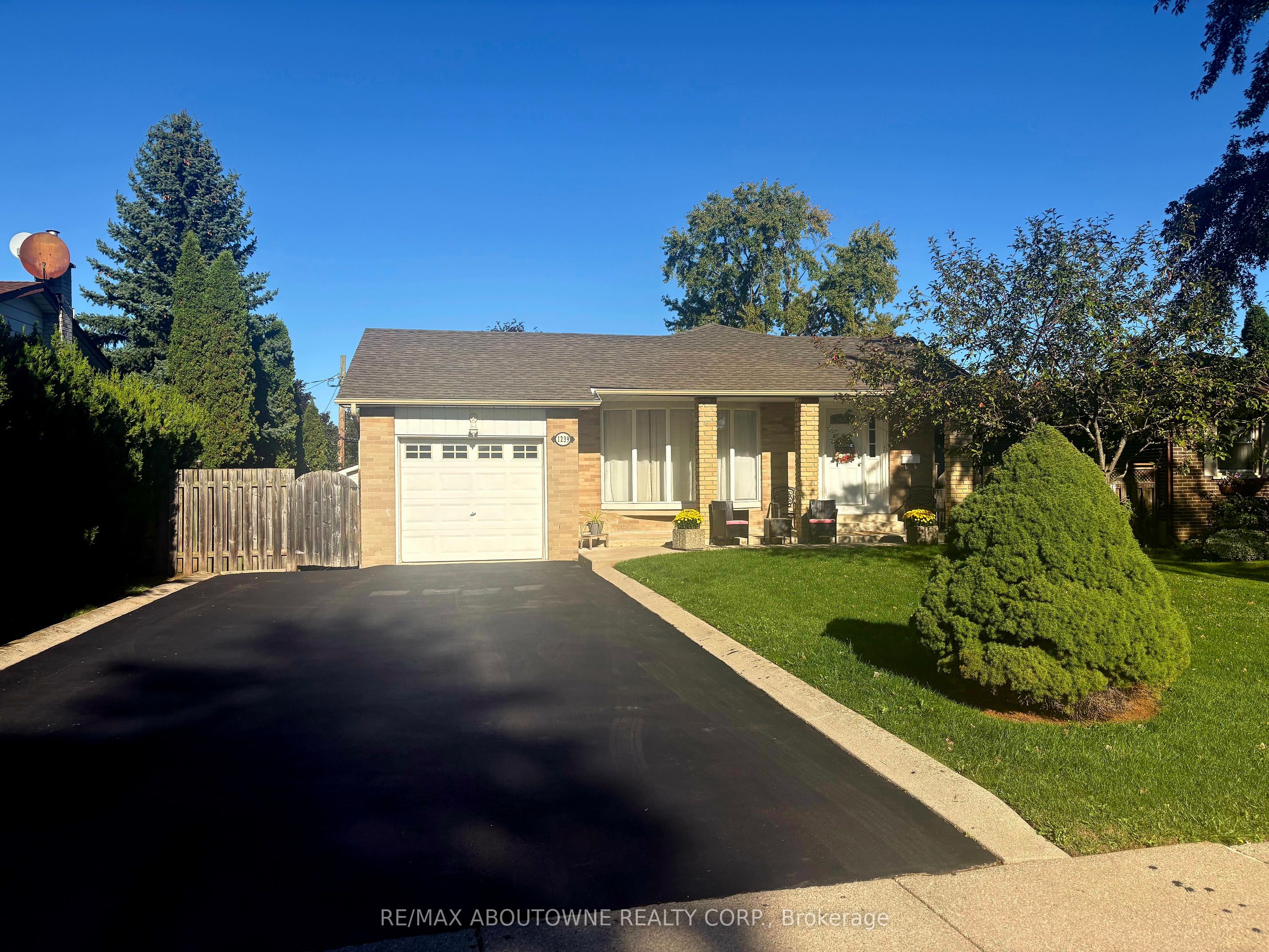 1239 Montclair Drive, Oakville