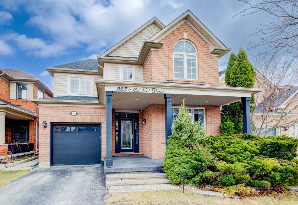 923 Mcneil Drive, Milton