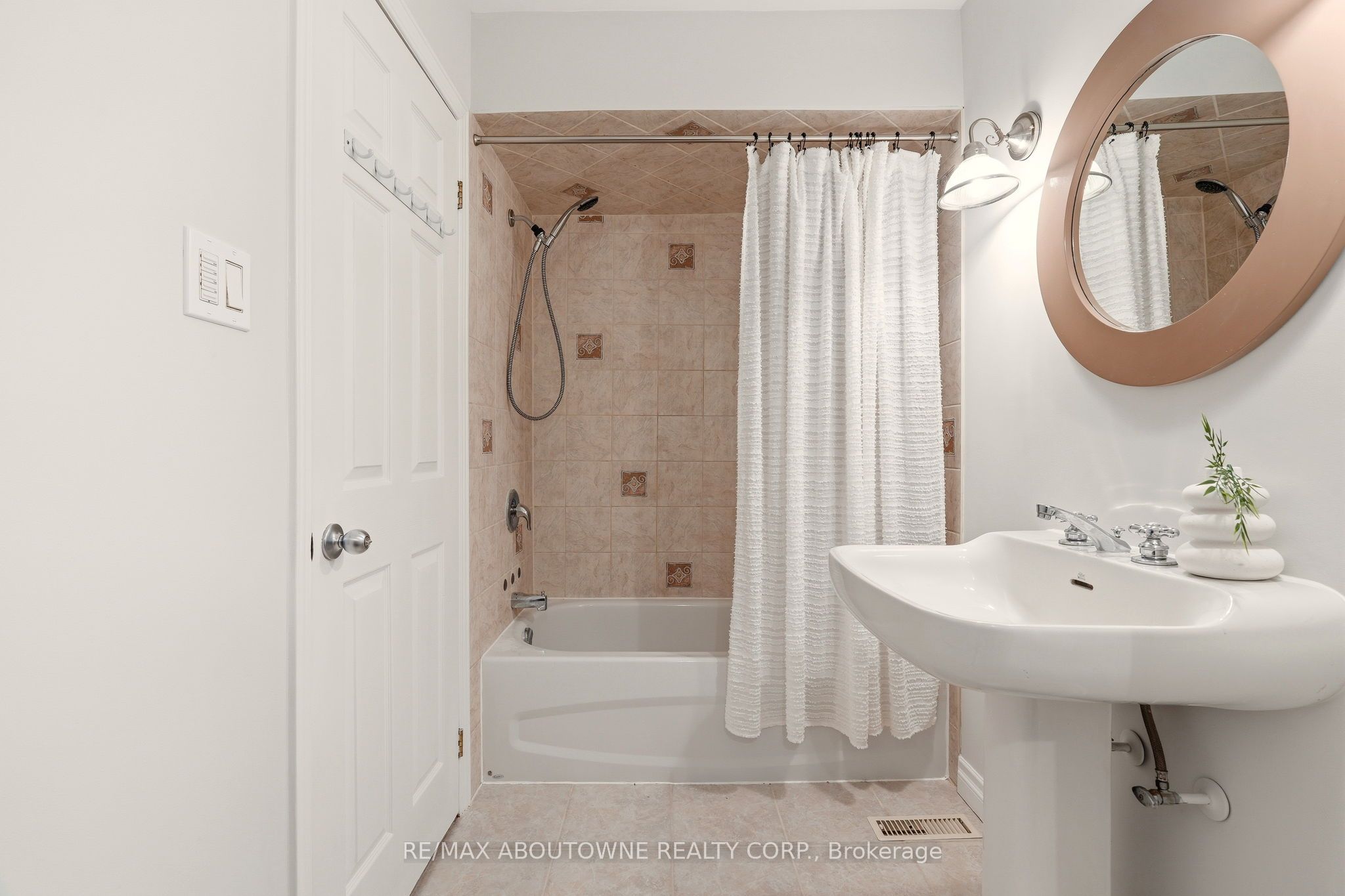 54 – 6040 Montevideo Road, Mississauga ‣ W12882564 54 – 6040 Montevideo Road, Mississauga ‣ W12882564