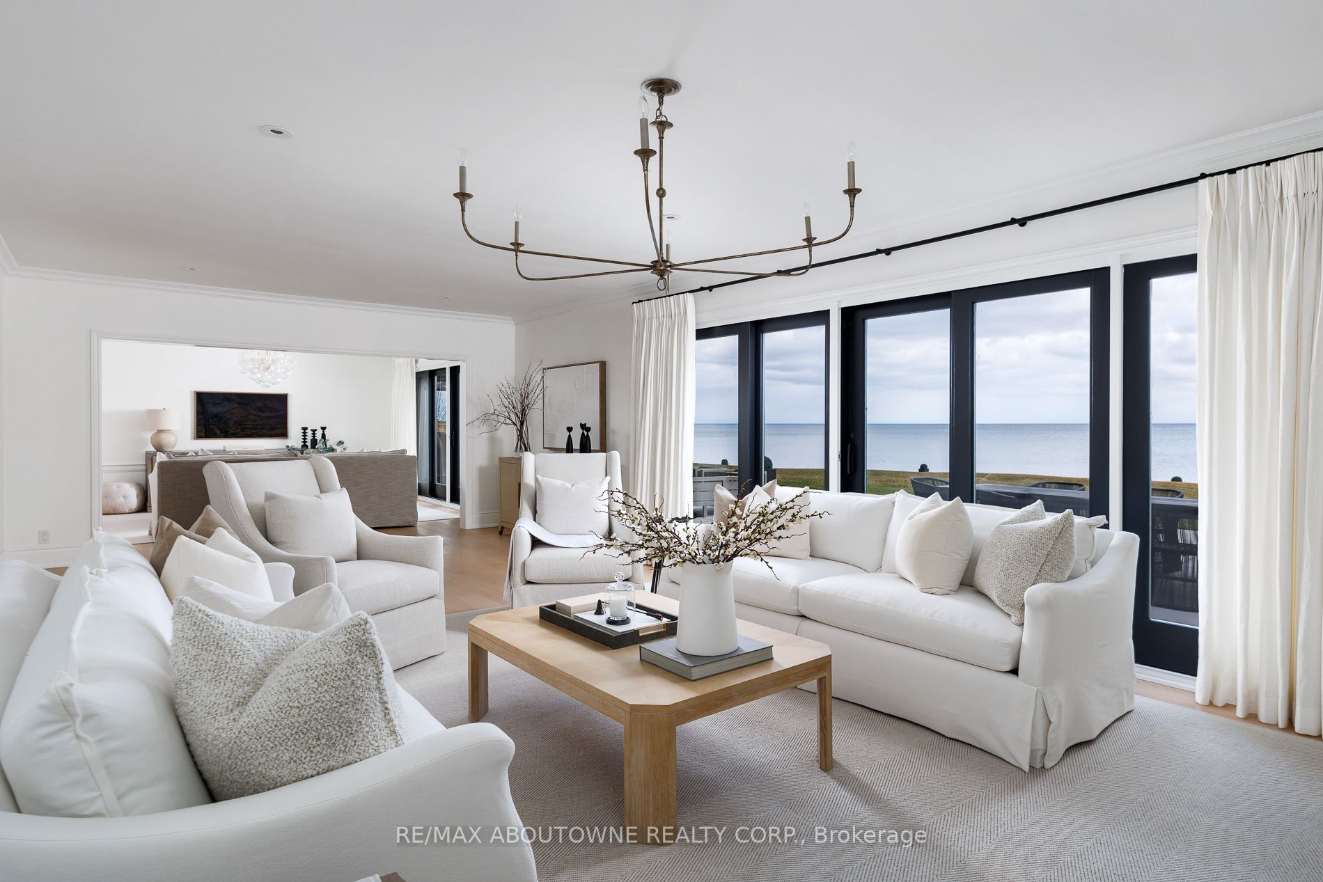 3 Ennisclare Drive, Oakville ‣ W12884912 3 Ennisclare Drive, Oakville ‣ W12884912