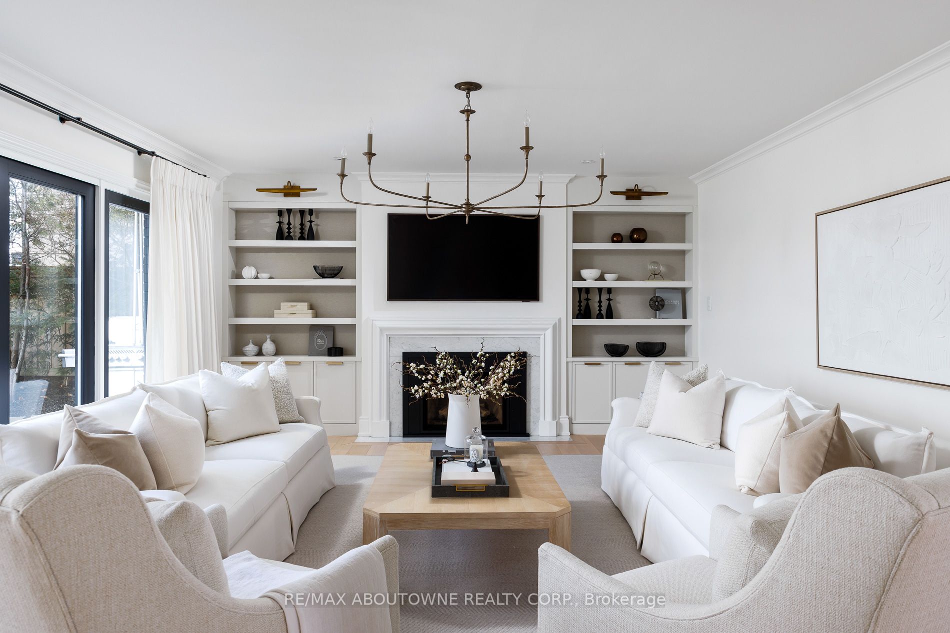 3 Ennisclare Drive, Oakville ‣ W12884912 3 Ennisclare Drive, Oakville ‣ W12884912