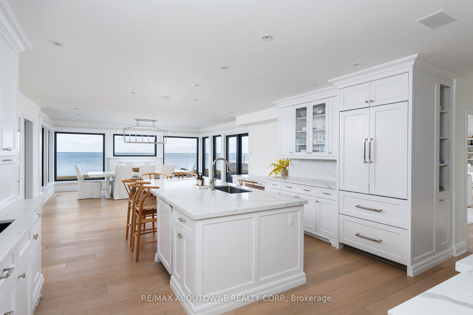 3 Ennisclare Drive, Oakville ‣ W12884912 3 Ennisclare Drive, Oakville ‣ W12884912