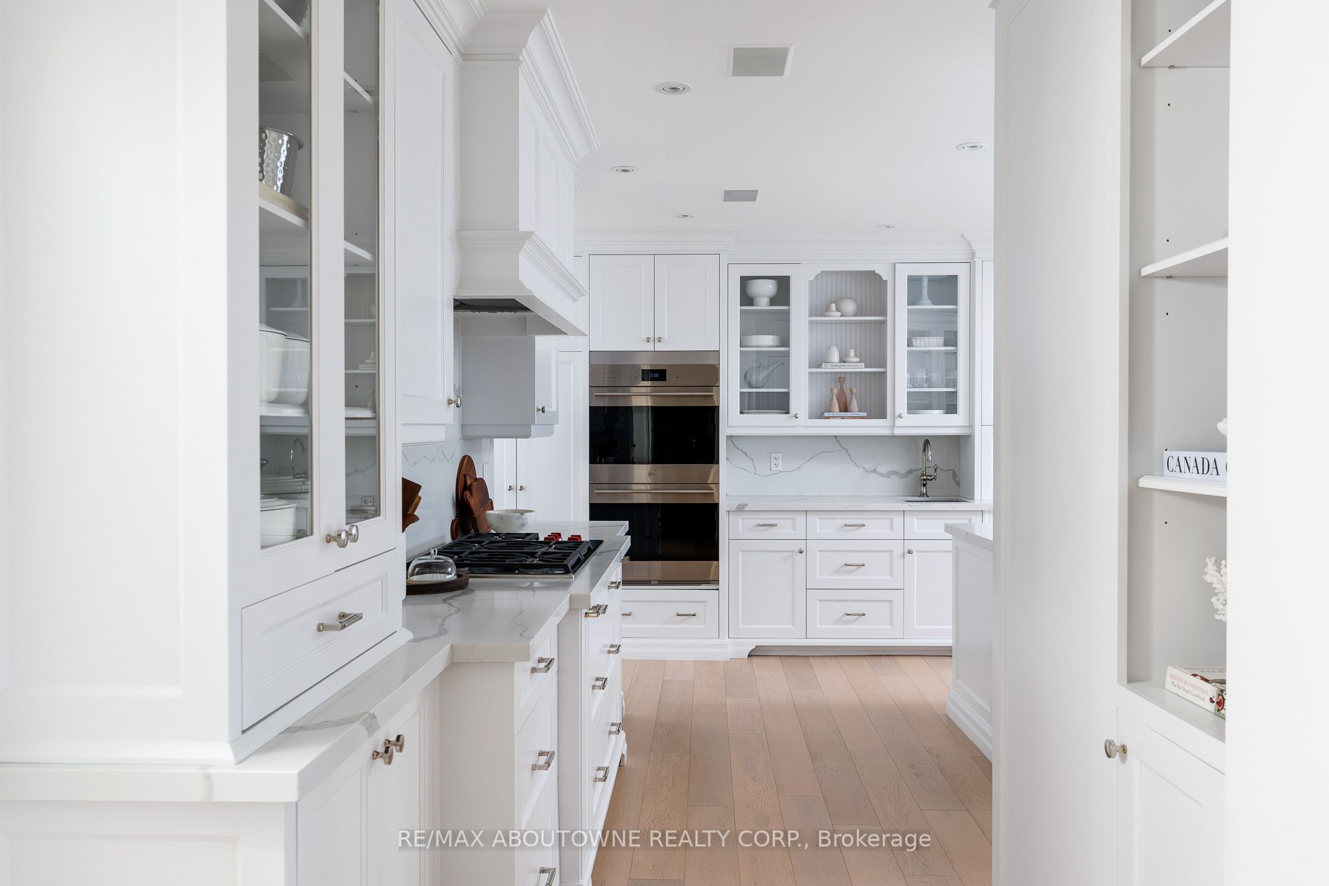 3 Ennisclare Drive, Oakville ‣ W12884912 3 Ennisclare Drive, Oakville ‣ W12884912