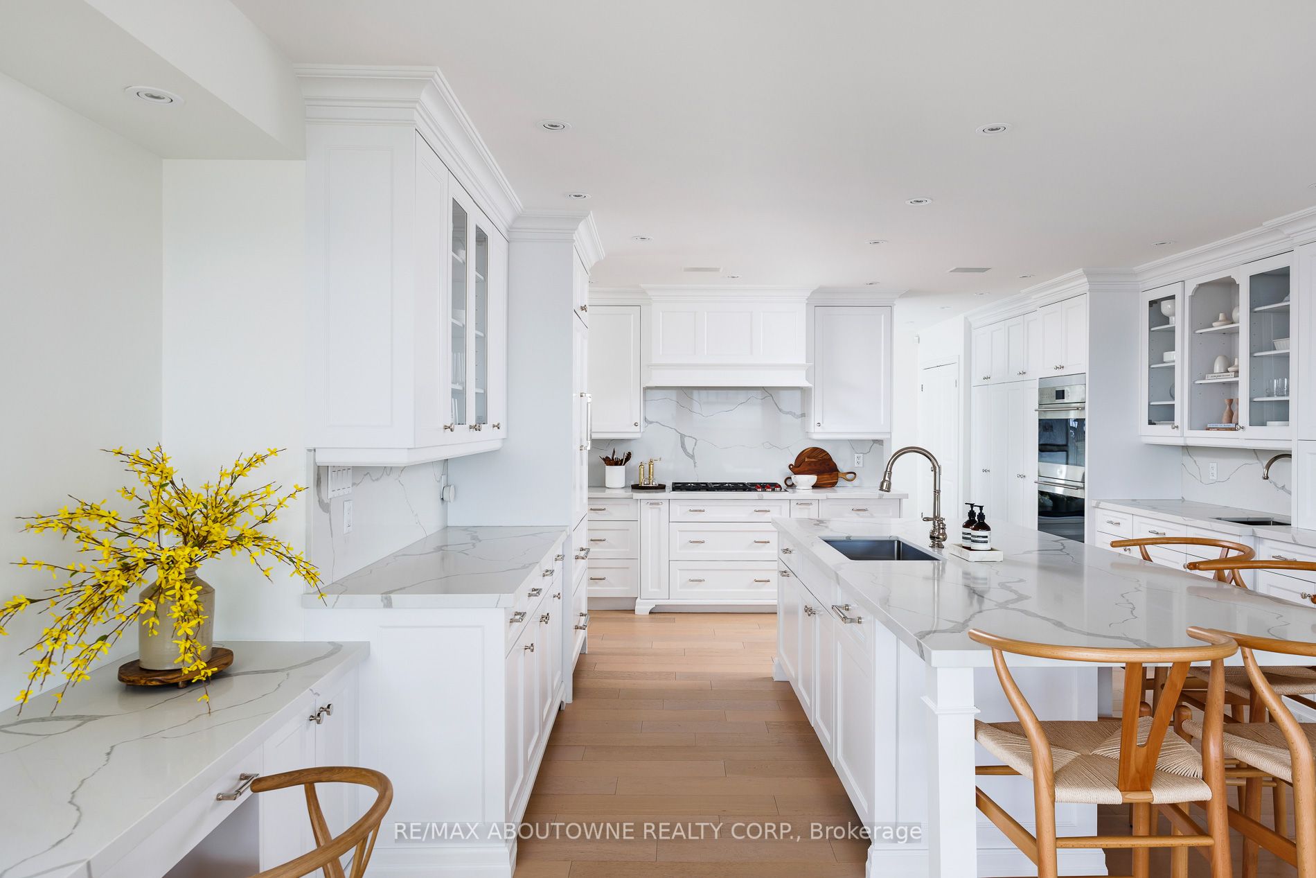 3 Ennisclare Drive, Oakville ‣ W12884912 3 Ennisclare Drive, Oakville ‣ W12884912