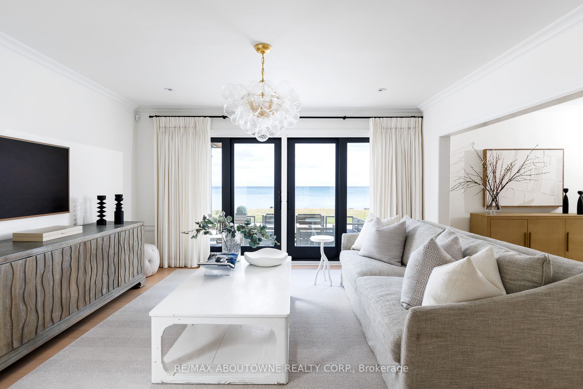 3 Ennisclare Drive, Oakville ‣ W12884912 3 Ennisclare Drive, Oakville ‣ W12884912