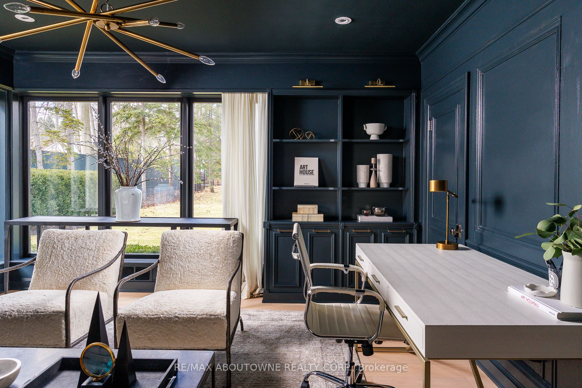 3 Ennisclare Drive, Oakville ‣ W12884912 3 Ennisclare Drive, Oakville ‣ W12884912