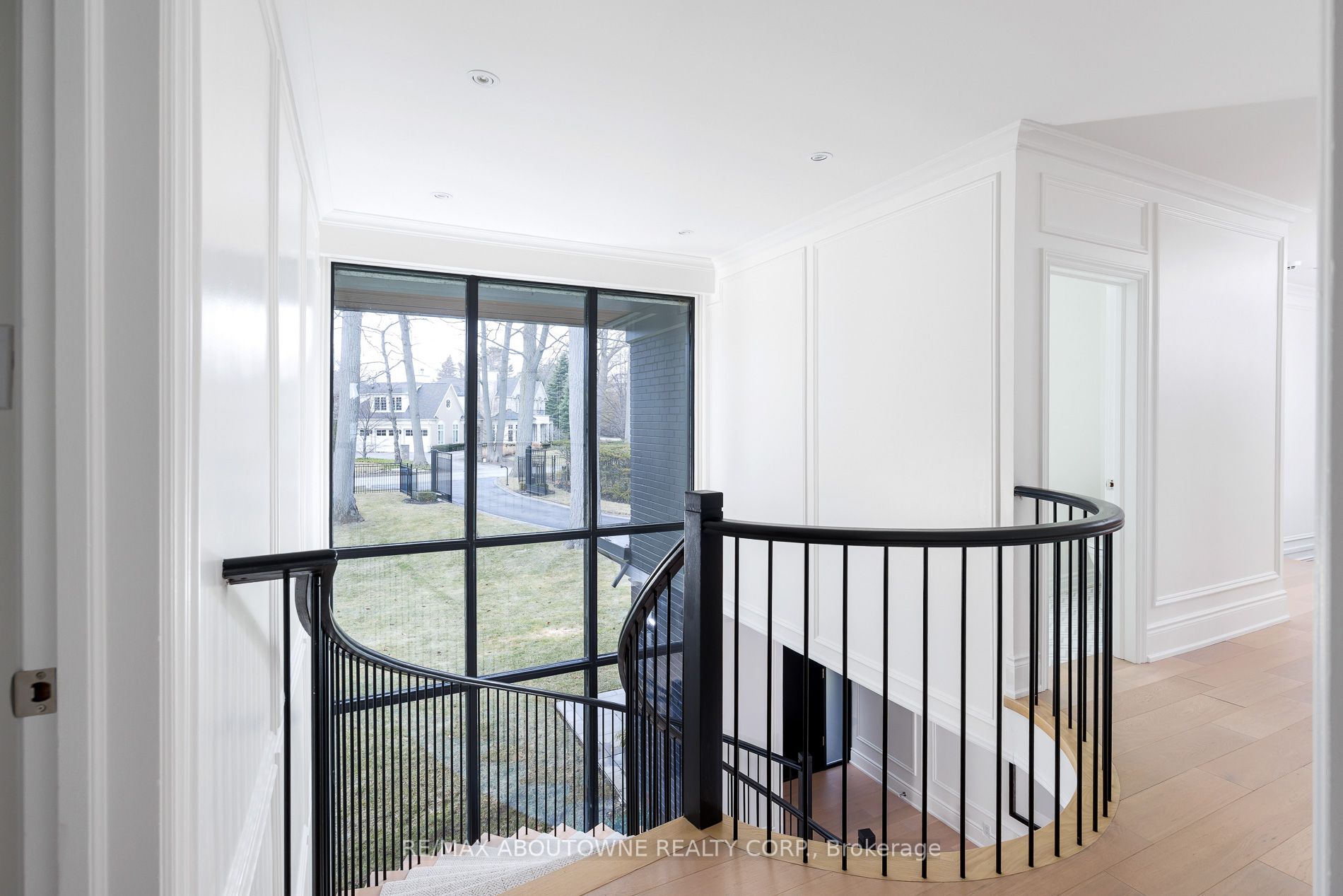 3 Ennisclare Drive, Oakville ‣ W12884912 3 Ennisclare Drive, Oakville ‣ W12884912