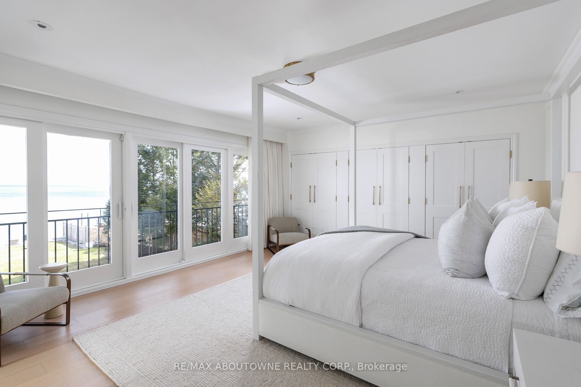 3 Ennisclare Drive, Oakville ‣ W12884912 3 Ennisclare Drive, Oakville ‣ W12884912