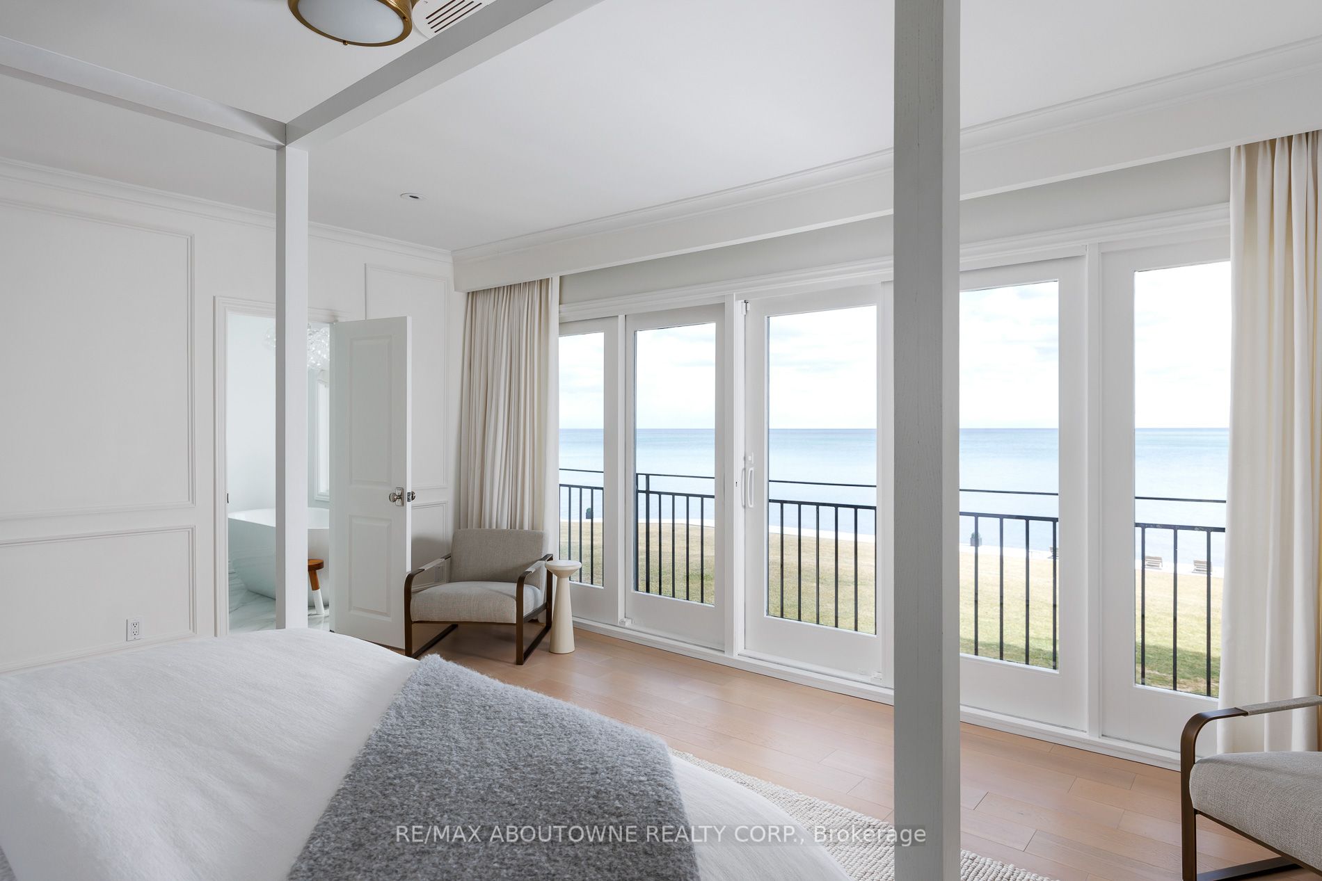 3 Ennisclare Drive, Oakville ‣ W12884912 3 Ennisclare Drive, Oakville ‣ W12884912