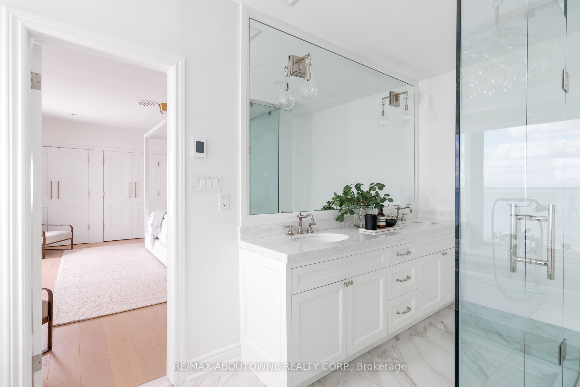 3 Ennisclare Drive, Oakville ‣ W12884912 3 Ennisclare Drive, Oakville ‣ W12884912