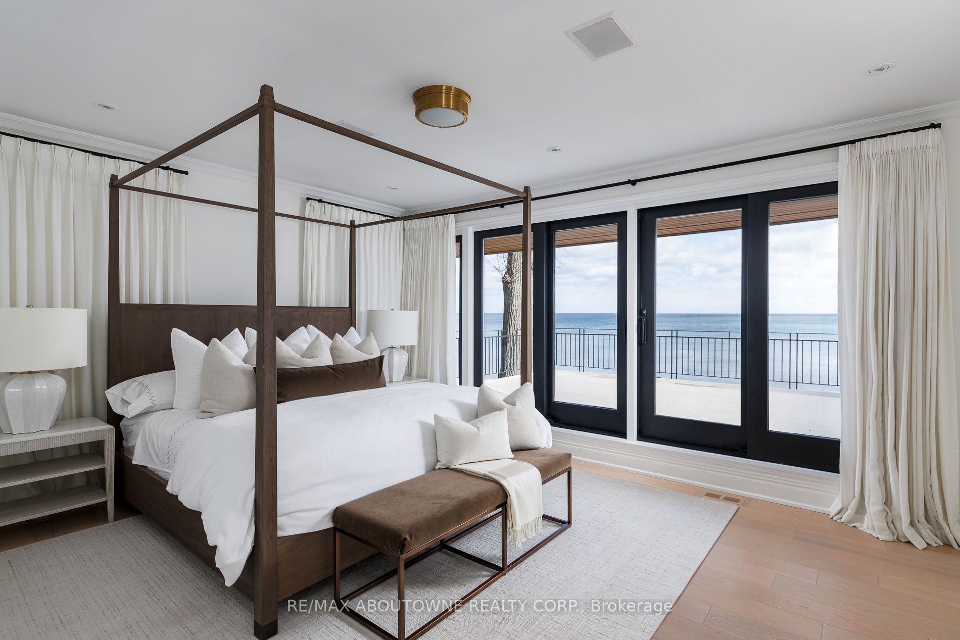 3 Ennisclare Drive, Oakville ‣ W12884912 3 Ennisclare Drive, Oakville ‣ W12884912