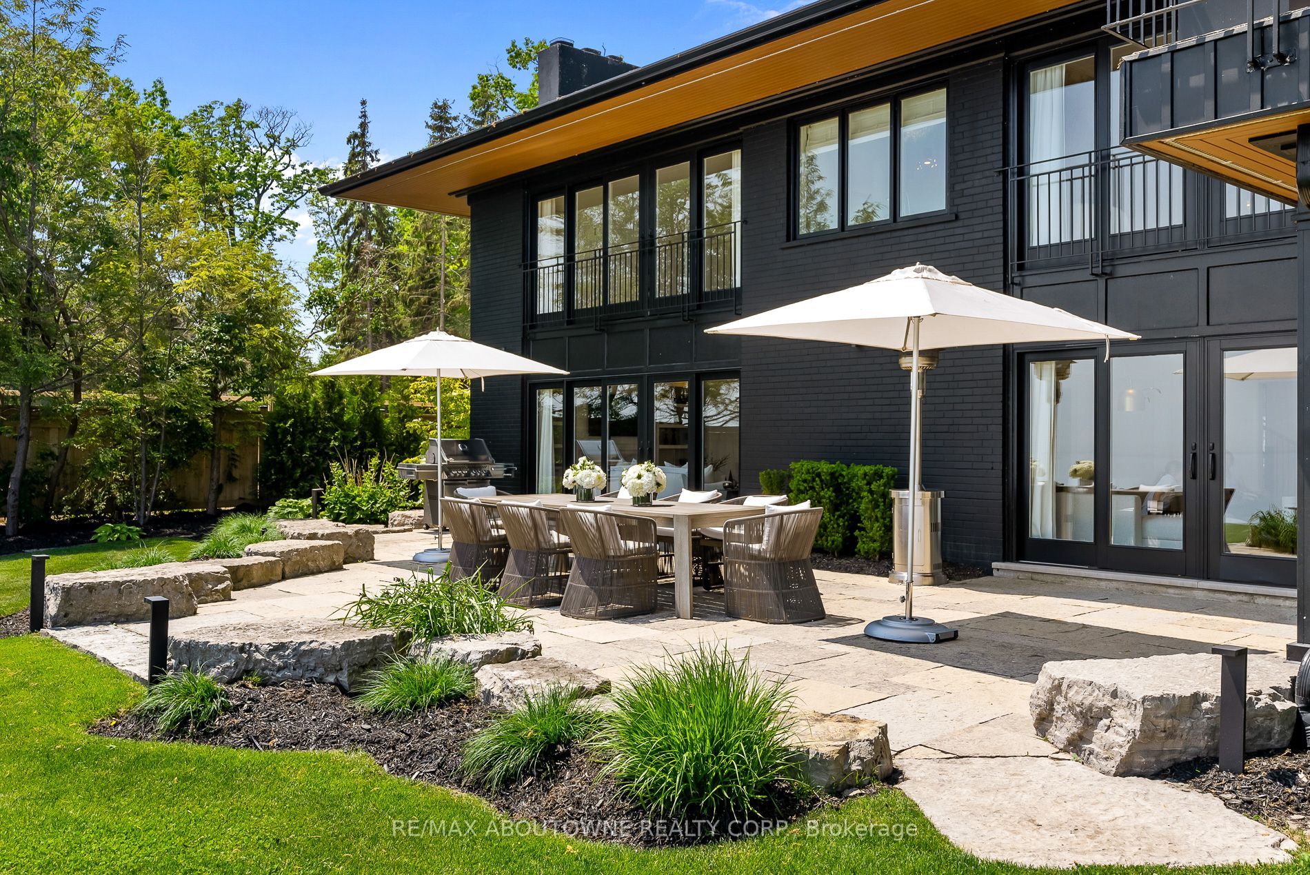 3 Ennisclare Drive, Oakville ‣ W12884912 3 Ennisclare Drive, Oakville ‣ W12884912