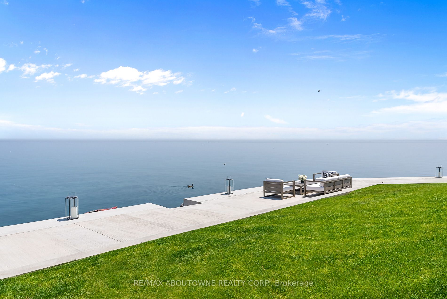 3 Ennisclare Drive, Oakville ‣ W12884912 3 Ennisclare Drive, Oakville ‣ W12884912