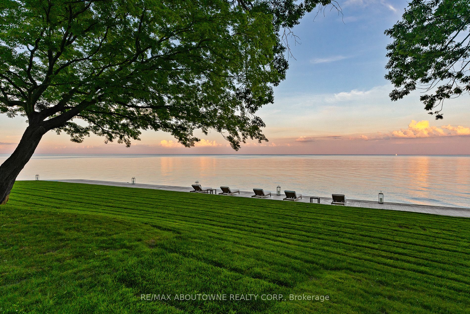 3 Ennisclare Drive, Oakville ‣ W12884912 3 Ennisclare Drive, Oakville ‣ W12884912