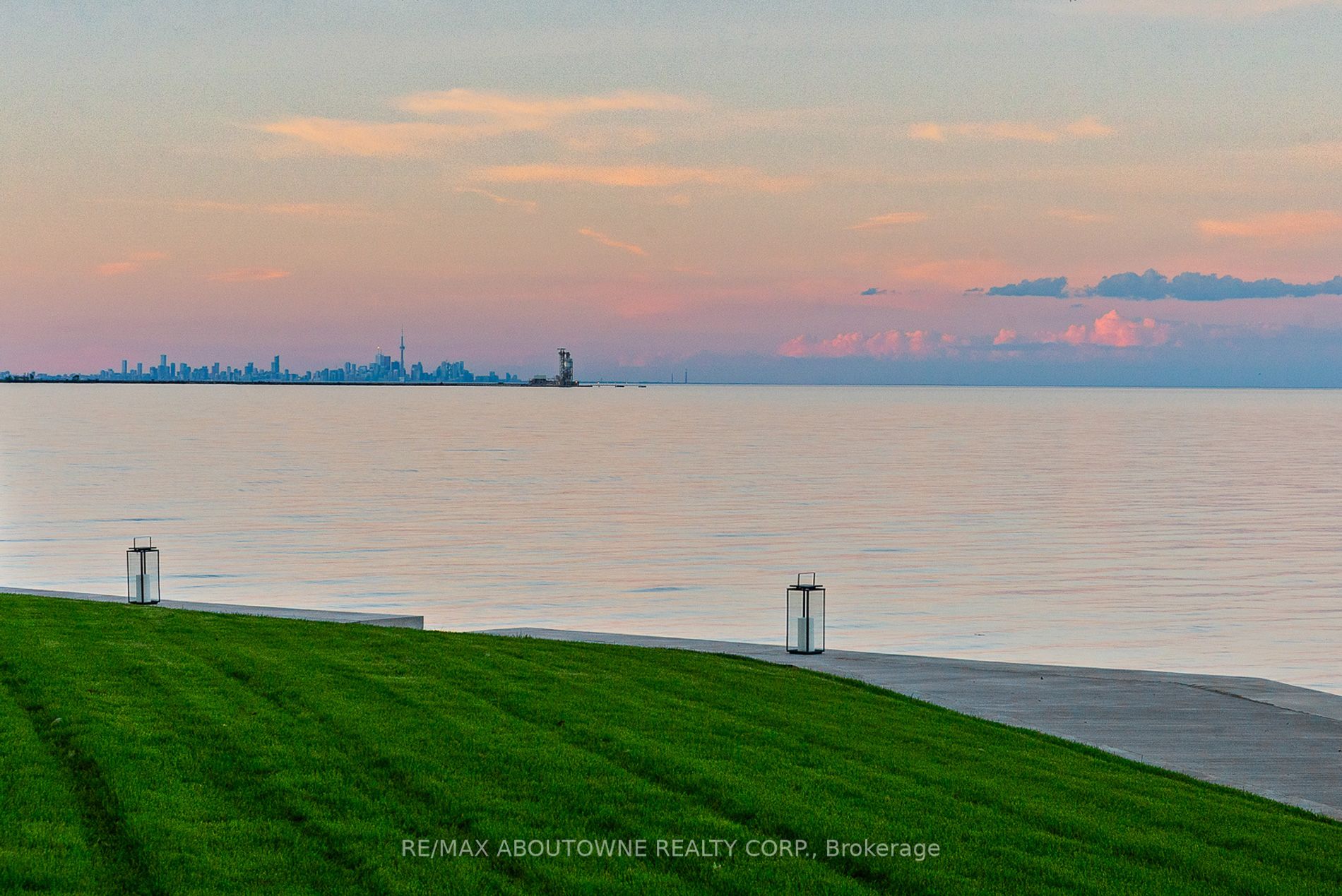 3 Ennisclare Drive, Oakville ‣ W12884912 3 Ennisclare Drive, Oakville ‣ W12884912