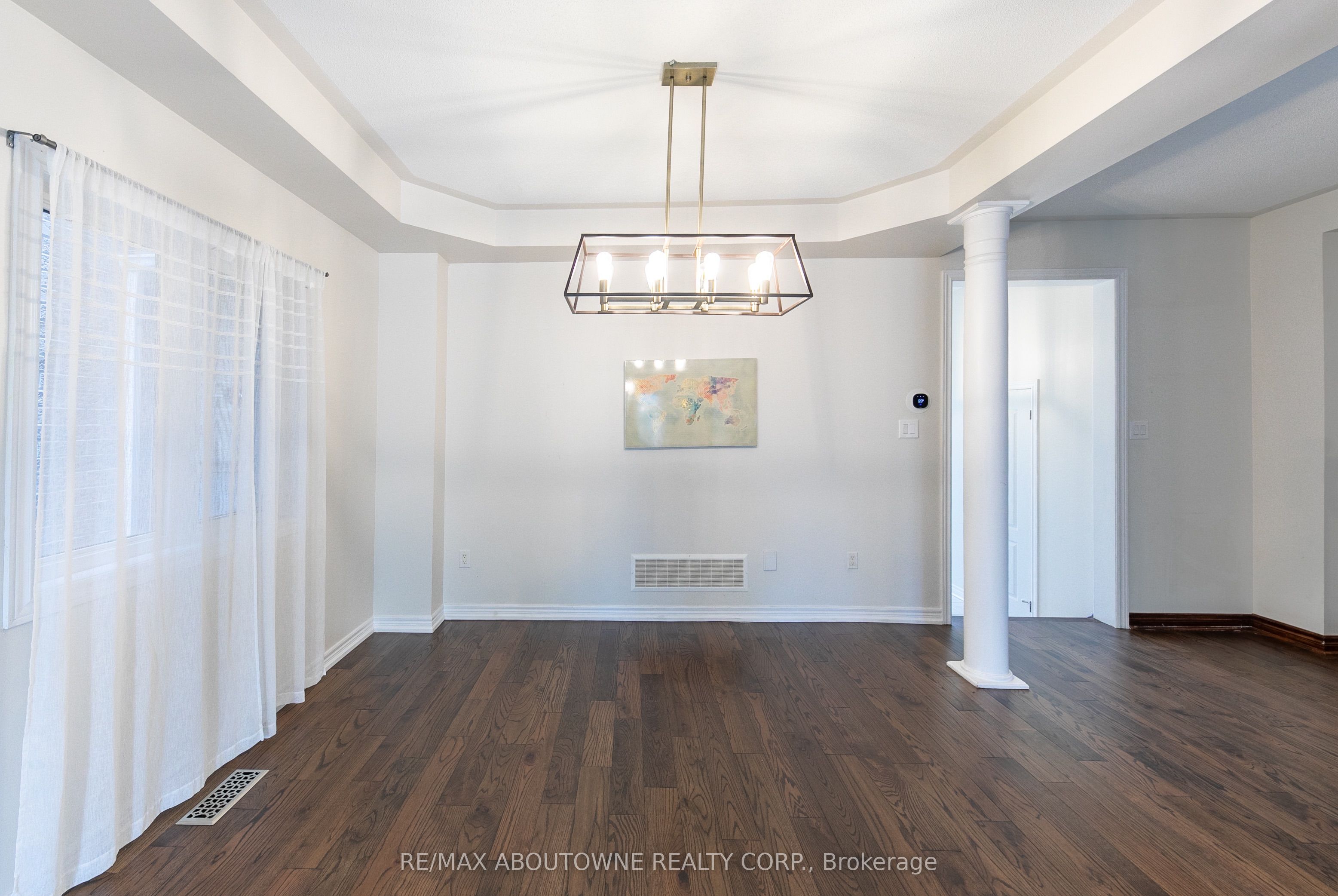 374 Spring Blossom Crescent, Oakville ‣ W12885964 374 Spring Blossom Crescent, Oakville ‣ W12885964