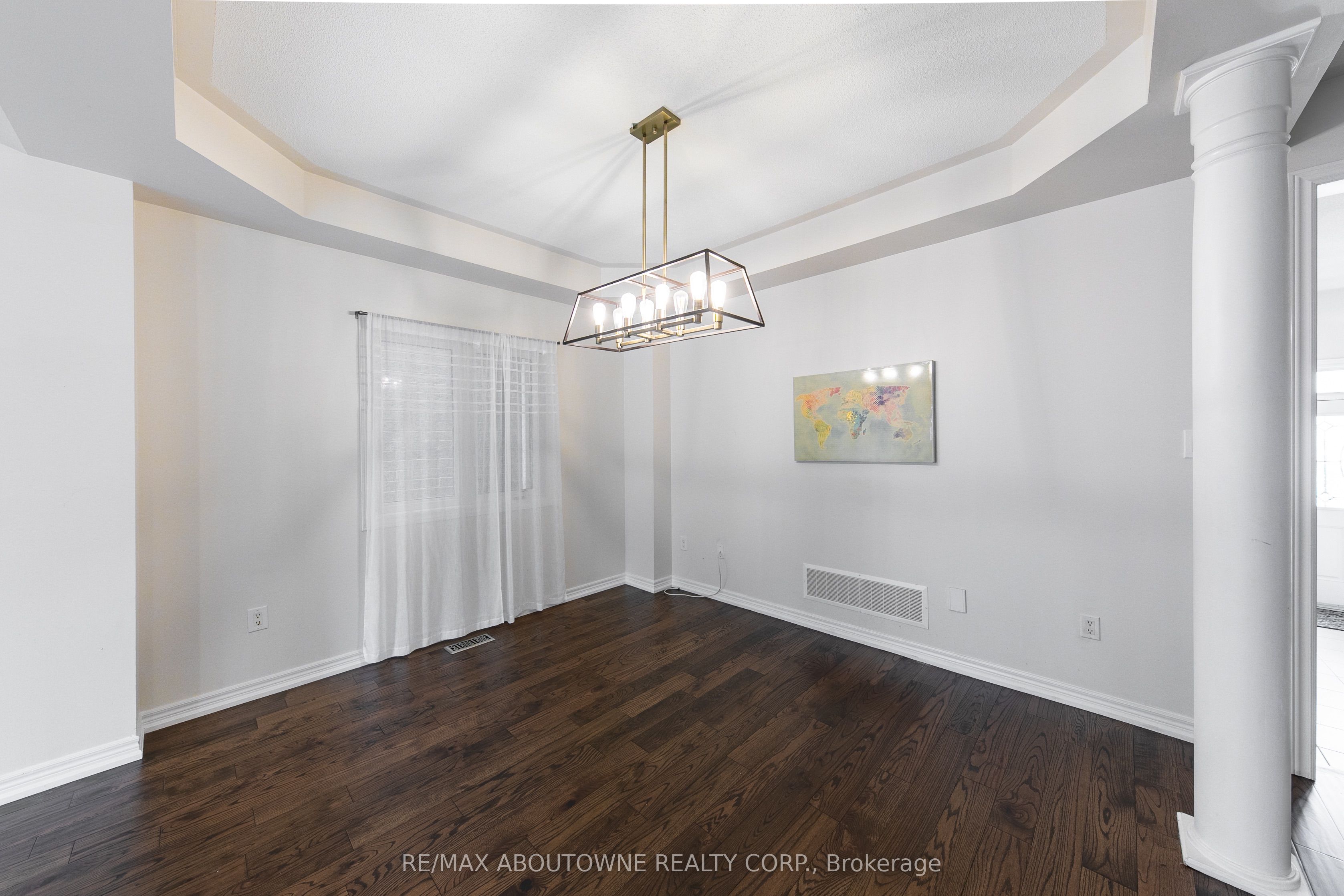 374 Spring Blossom Crescent, Oakville ‣ W12885964 374 Spring Blossom Crescent, Oakville ‣ W12885964