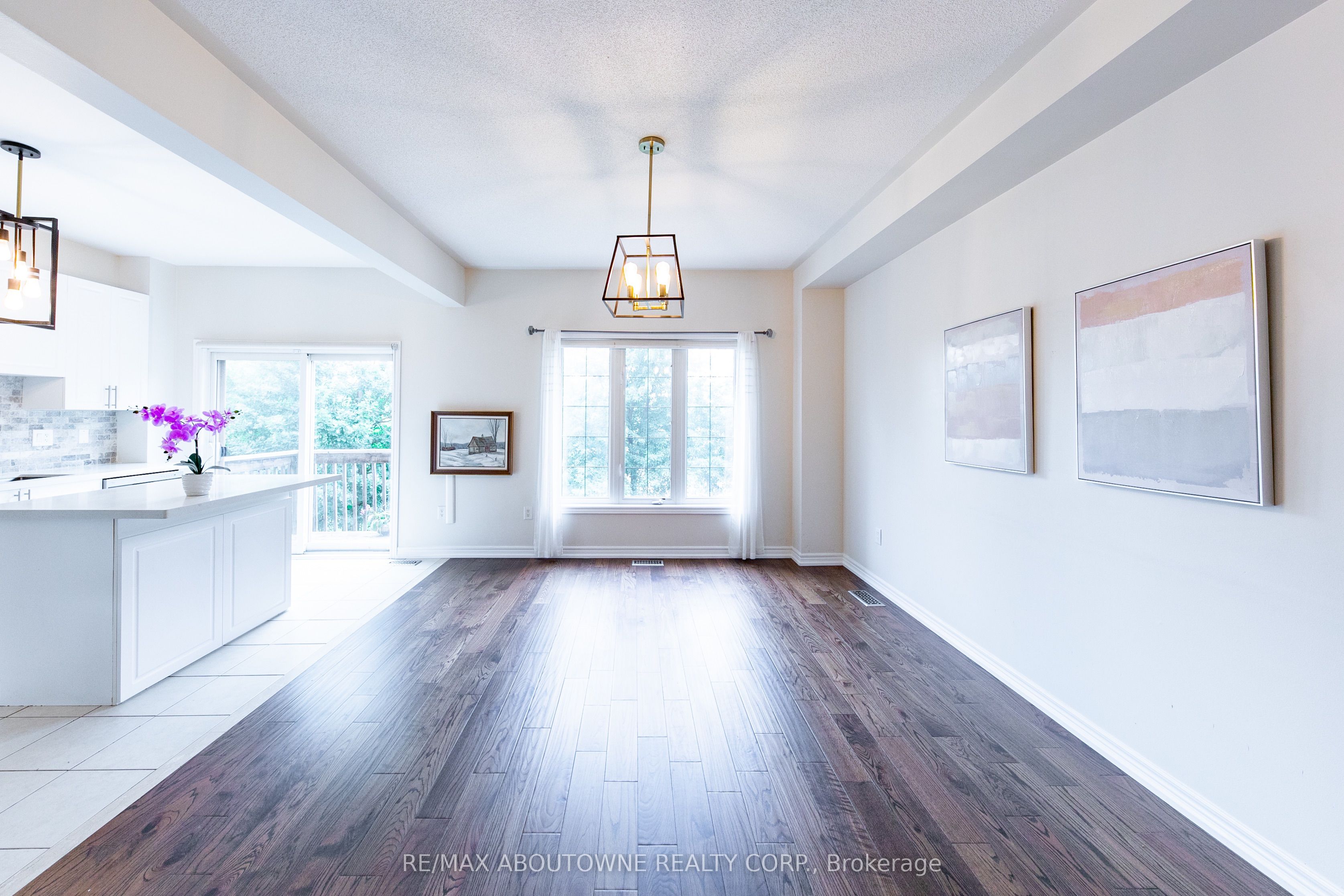 374 Spring Blossom Crescent, Oakville ‣ W12885964 374 Spring Blossom Crescent, Oakville ‣ W12885964