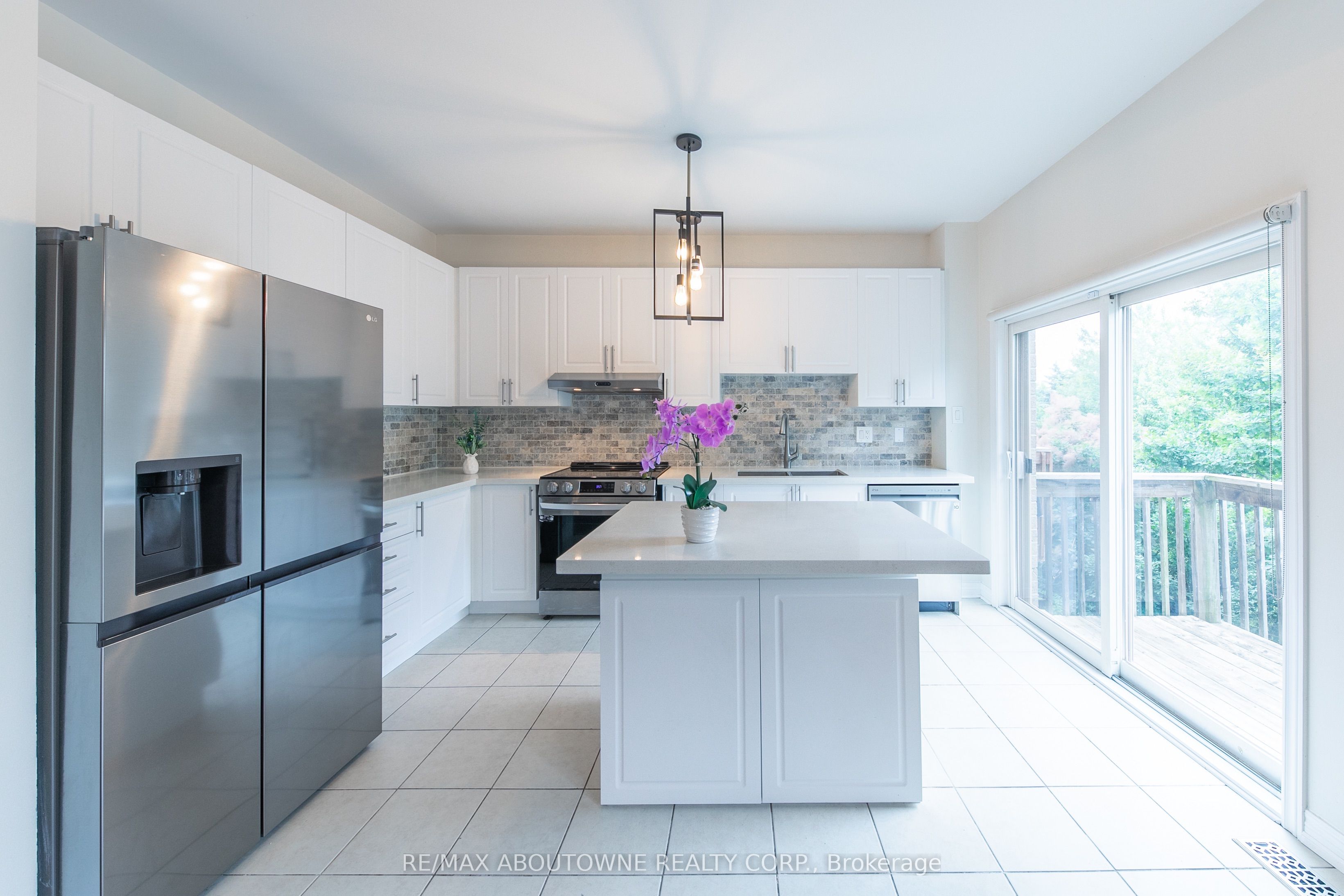 374 Spring Blossom Crescent, Oakville ‣ W12885964 374 Spring Blossom Crescent, Oakville ‣ W12885964