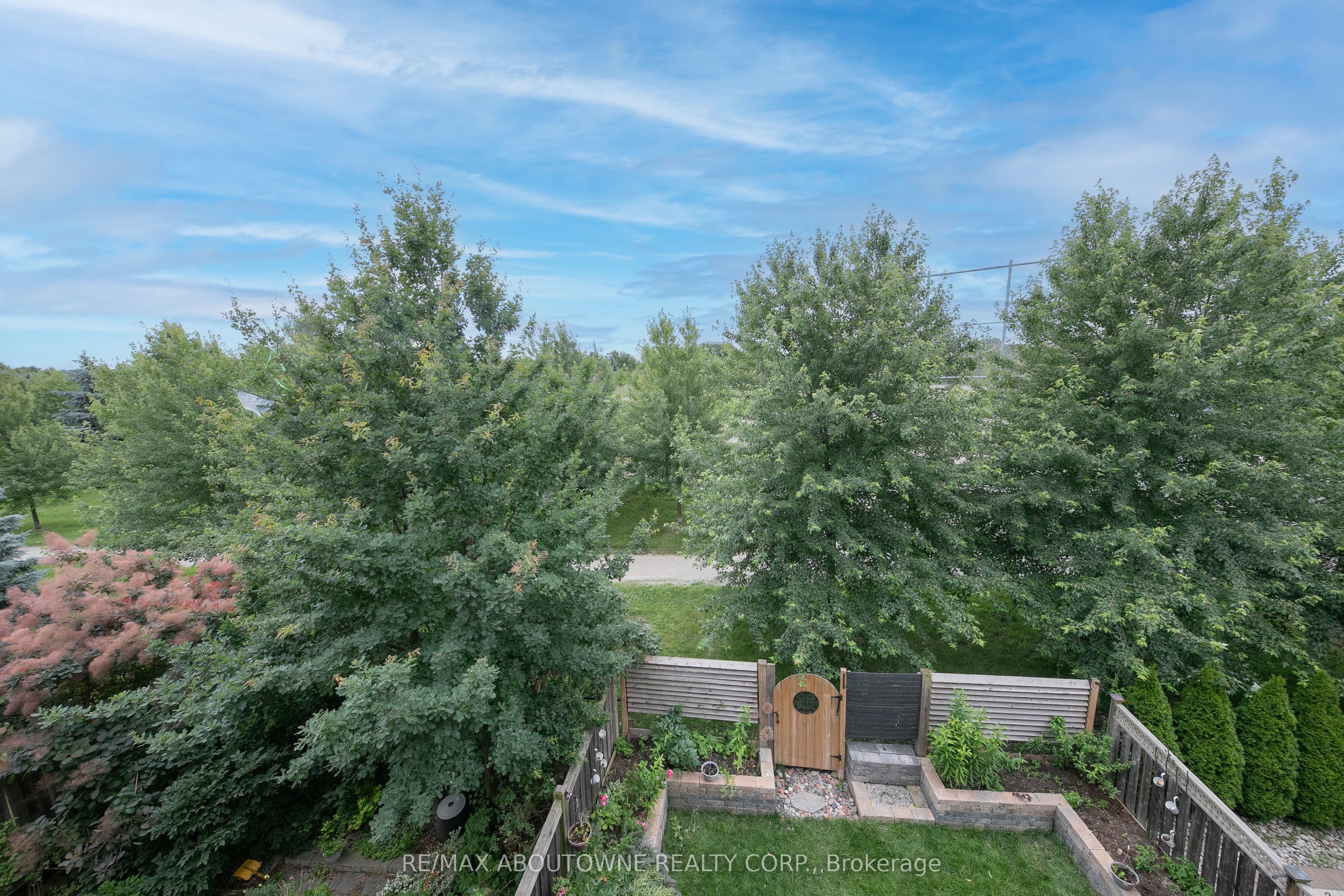 374 Spring Blossom Crescent, Oakville ‣ W12885964 374 Spring Blossom Crescent, Oakville ‣ W12885964