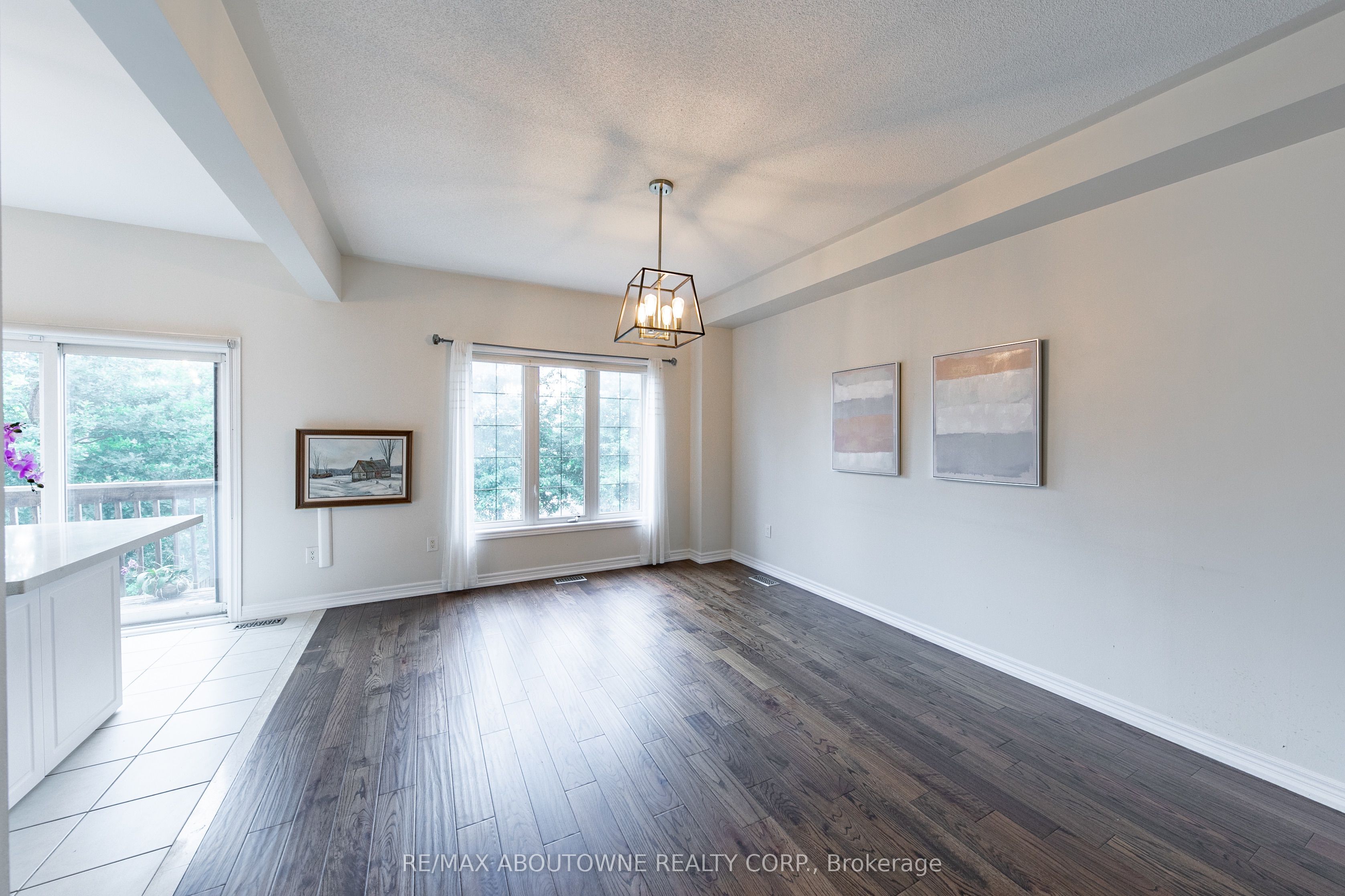 374 Spring Blossom Crescent, Oakville ‣ W12885964 374 Spring Blossom Crescent, Oakville ‣ W12885964