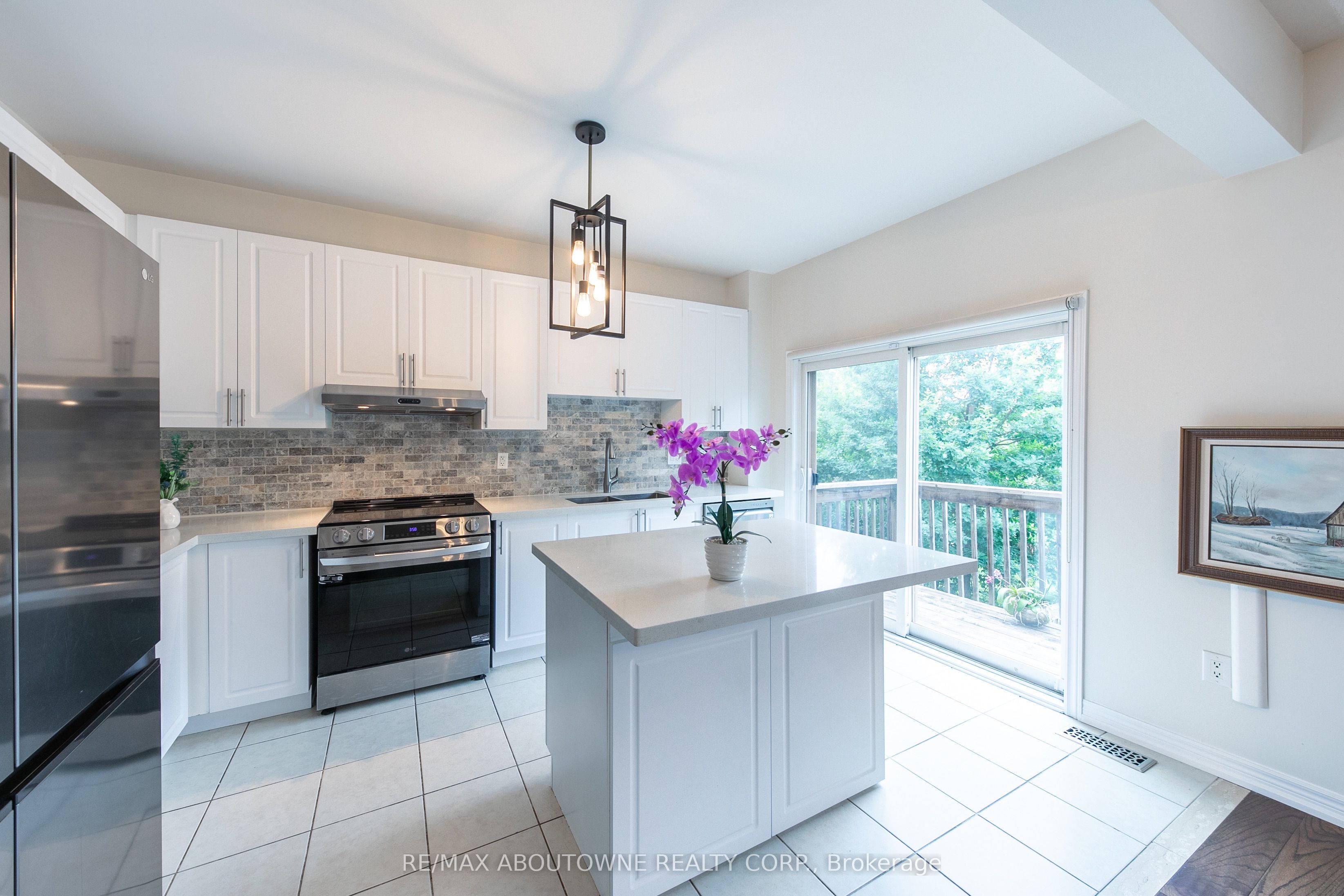 374 Spring Blossom Crescent, Oakville ‣ W12885964 374 Spring Blossom Crescent, Oakville ‣ W12885964