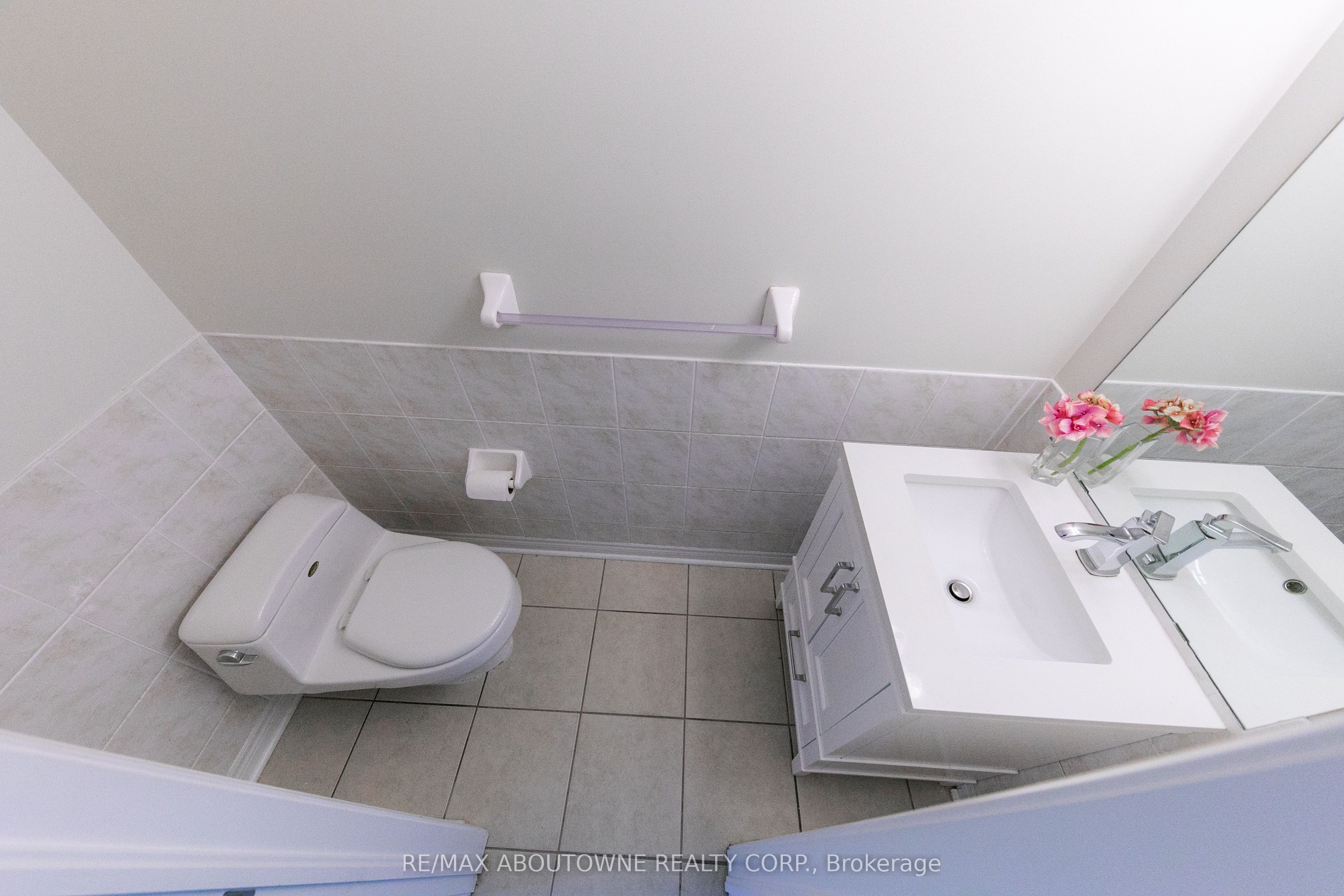 374 Spring Blossom Crescent, Oakville ‣ W12885964 374 Spring Blossom Crescent, Oakville ‣ W12885964