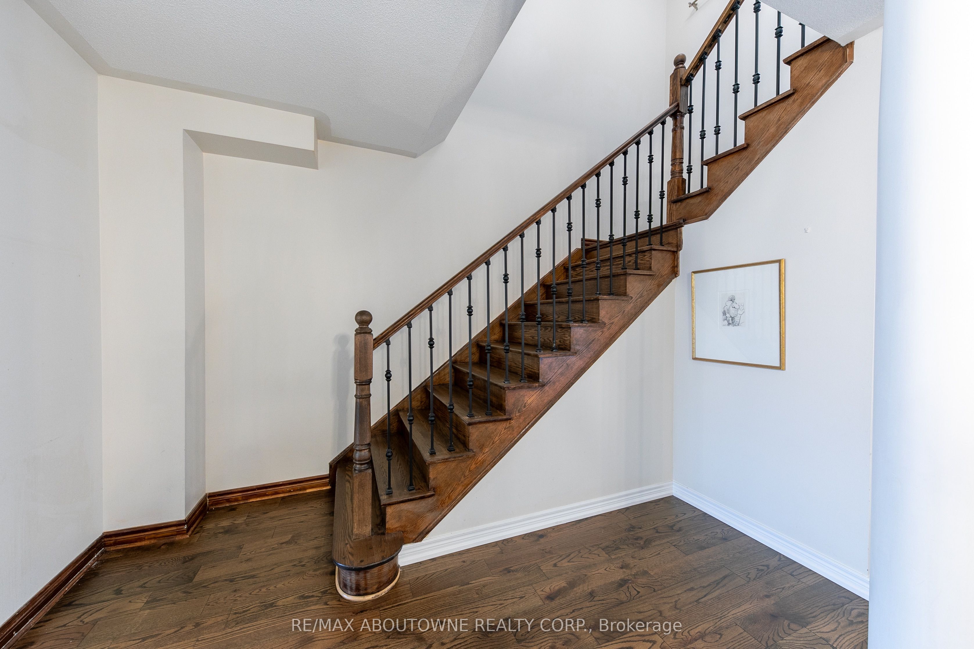 374 Spring Blossom Crescent, Oakville ‣ W12885964 374 Spring Blossom Crescent, Oakville ‣ W12885964