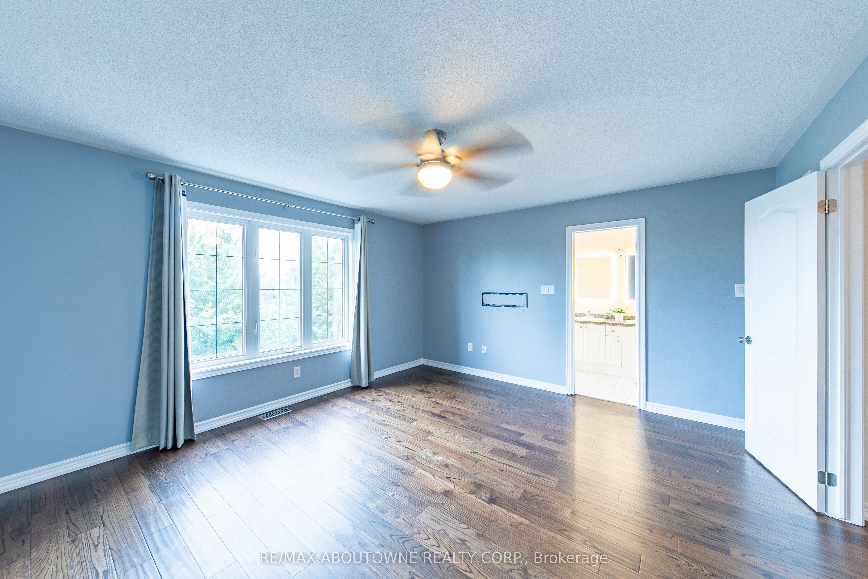 374 Spring Blossom Crescent, Oakville ‣ W12885964 374 Spring Blossom Crescent, Oakville ‣ W12885964