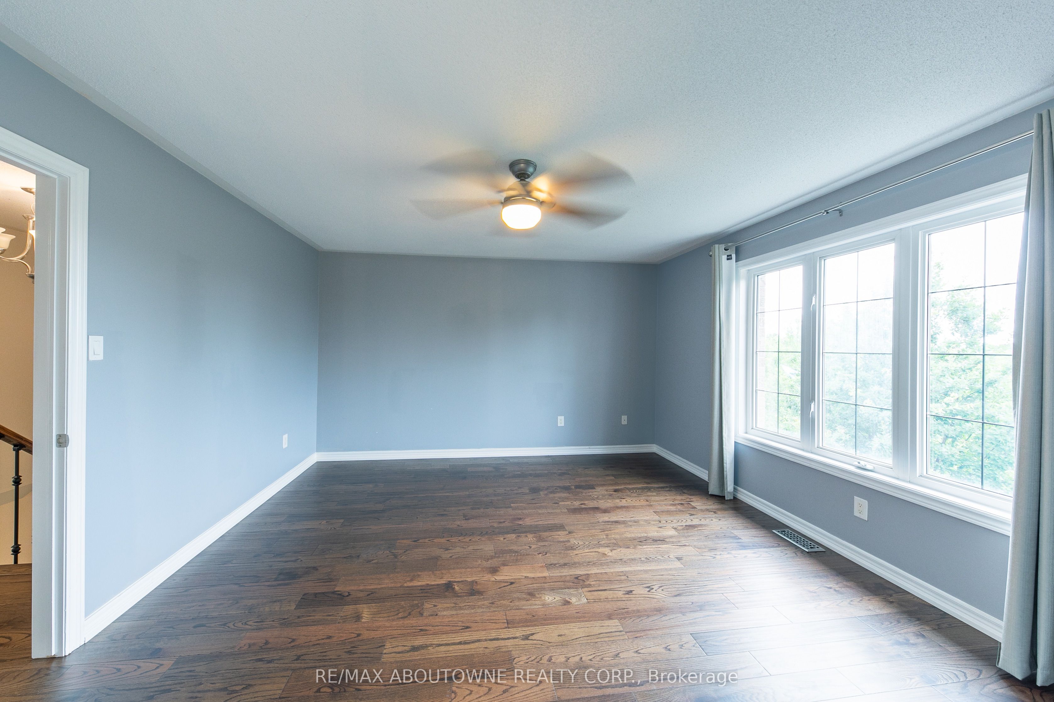 374 Spring Blossom Crescent, Oakville ‣ W12885964 374 Spring Blossom Crescent, Oakville ‣ W12885964