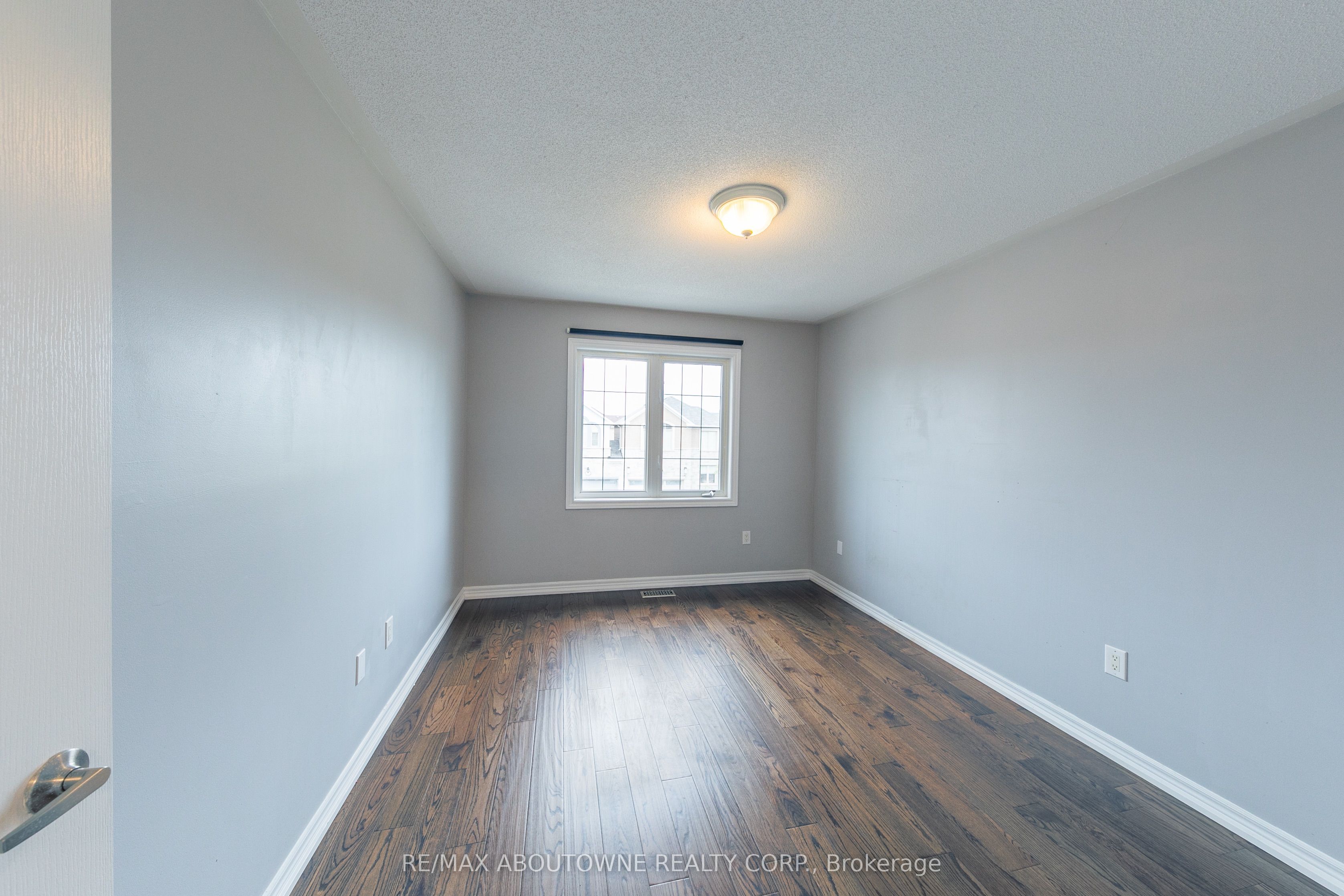 374 Spring Blossom Crescent, Oakville ‣ W12885964 374 Spring Blossom Crescent, Oakville ‣ W12885964