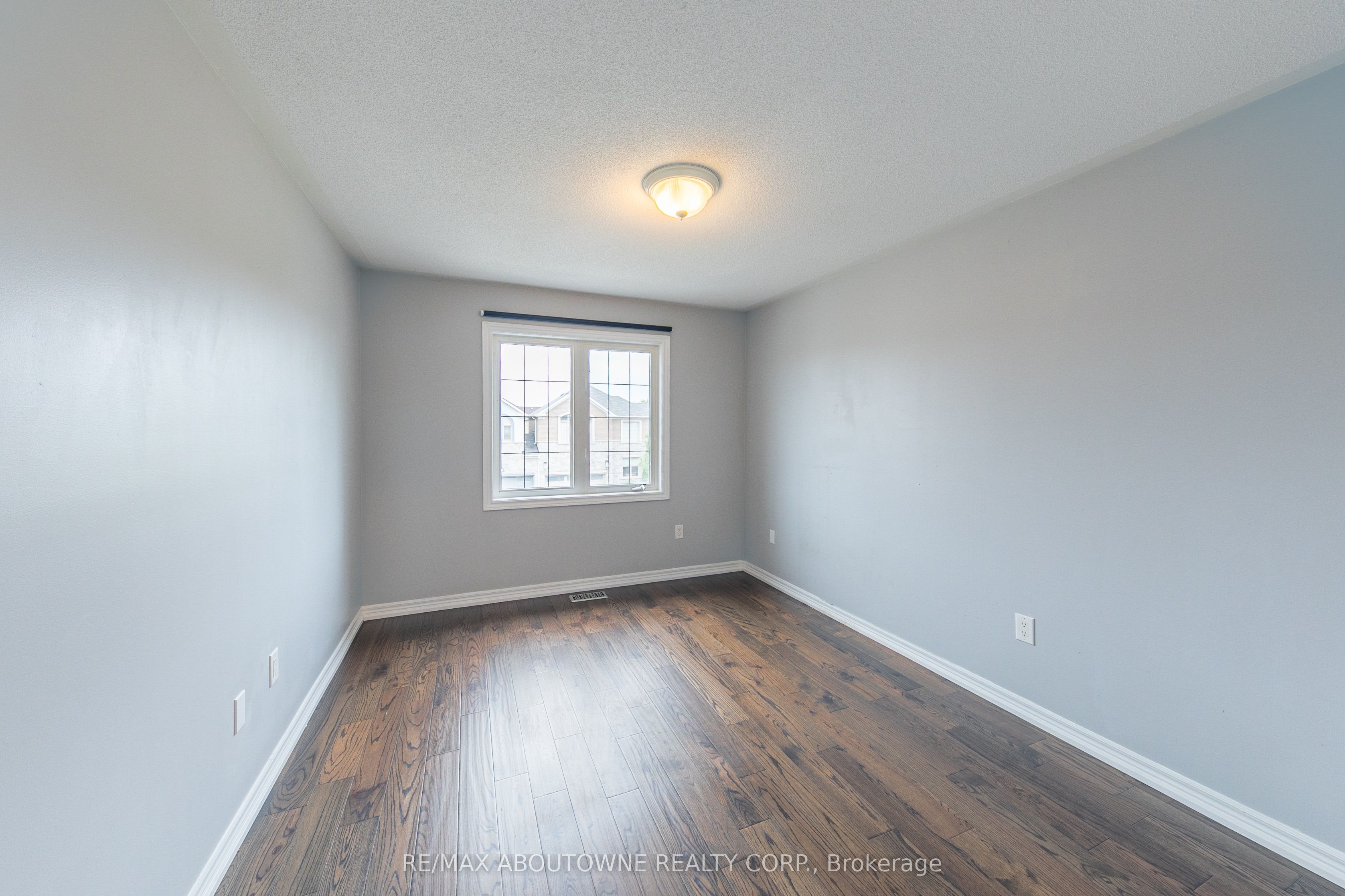 374 Spring Blossom Crescent, Oakville ‣ W12885964 374 Spring Blossom Crescent, Oakville ‣ W12885964