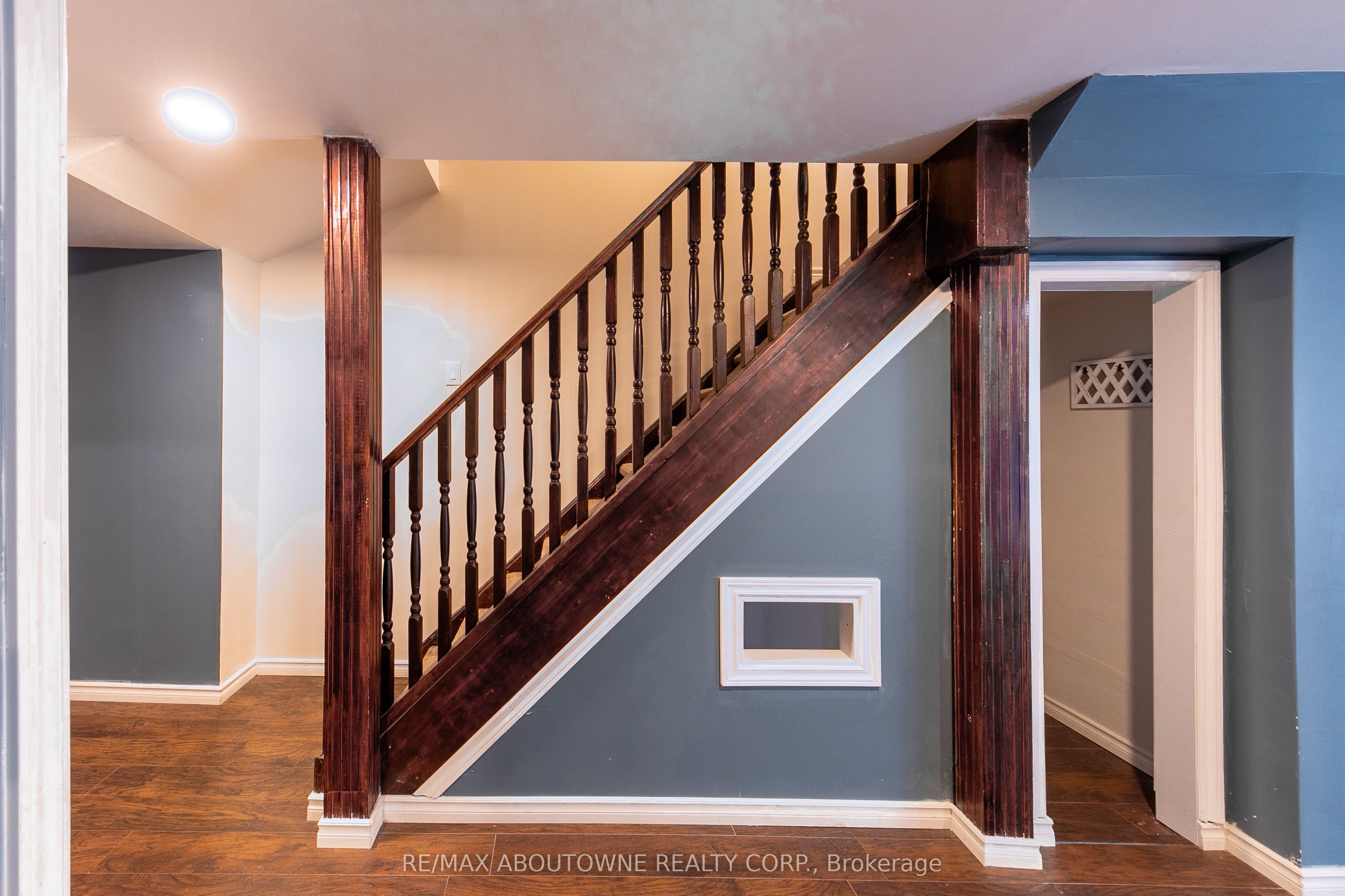 374 Spring Blossom Crescent, Oakville ‣ W12885964 374 Spring Blossom Crescent, Oakville ‣ W12885964