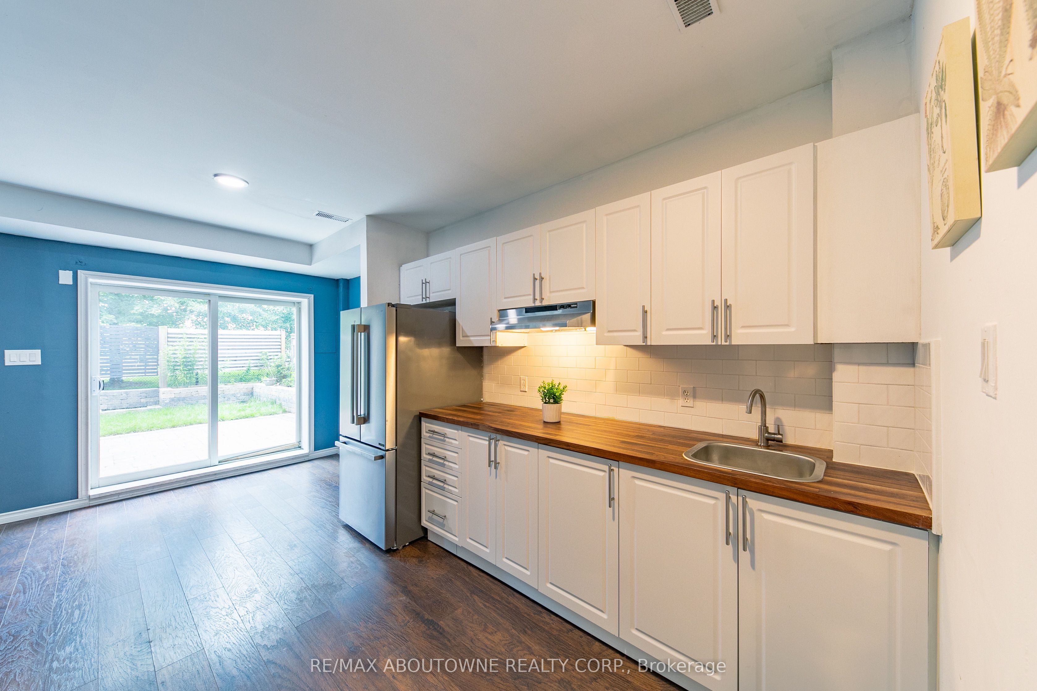 374 Spring Blossom Crescent, Oakville ‣ W12885964 374 Spring Blossom Crescent, Oakville ‣ W12885964