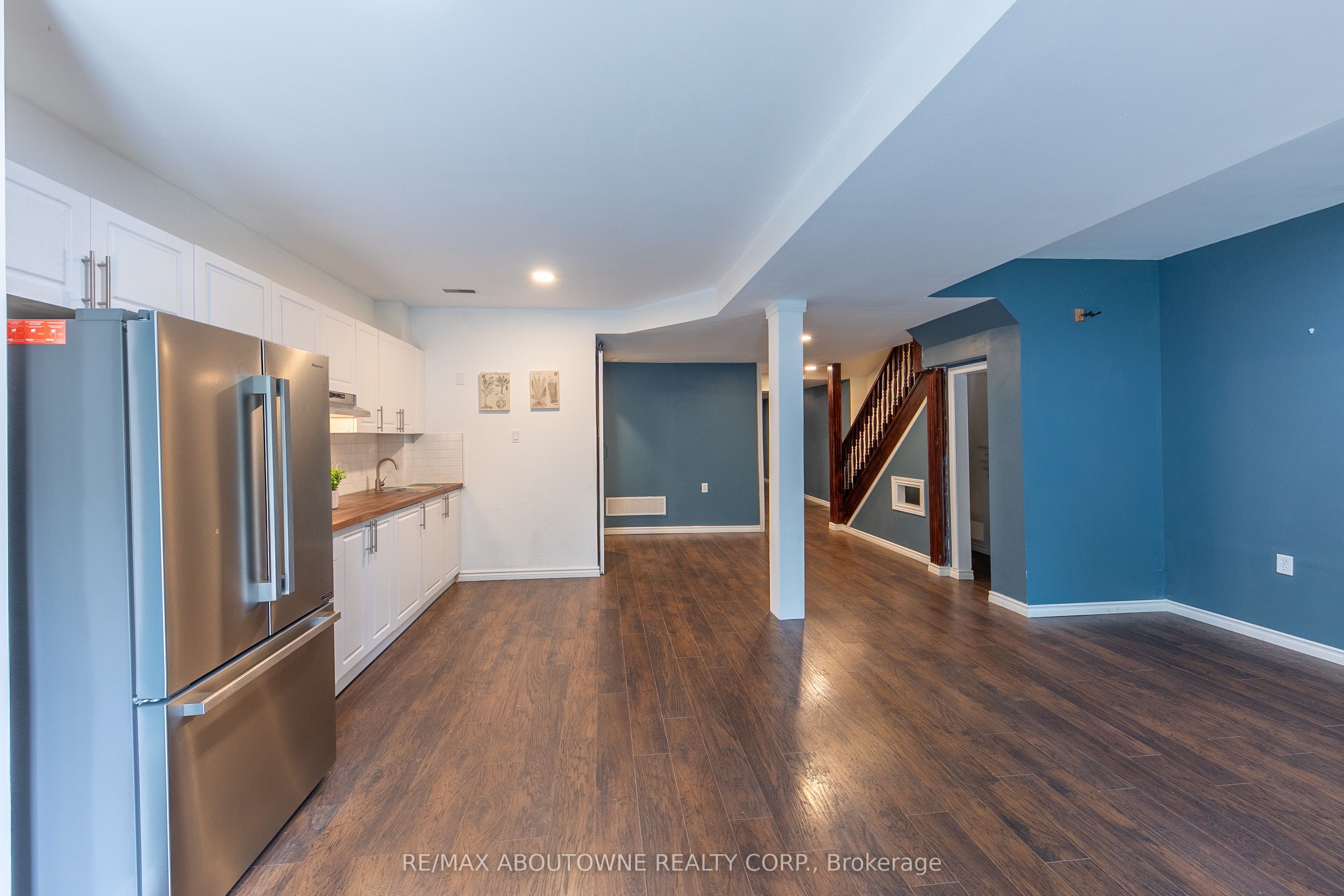 374 Spring Blossom Crescent, Oakville ‣ W12885964 374 Spring Blossom Crescent, Oakville ‣ W12885964