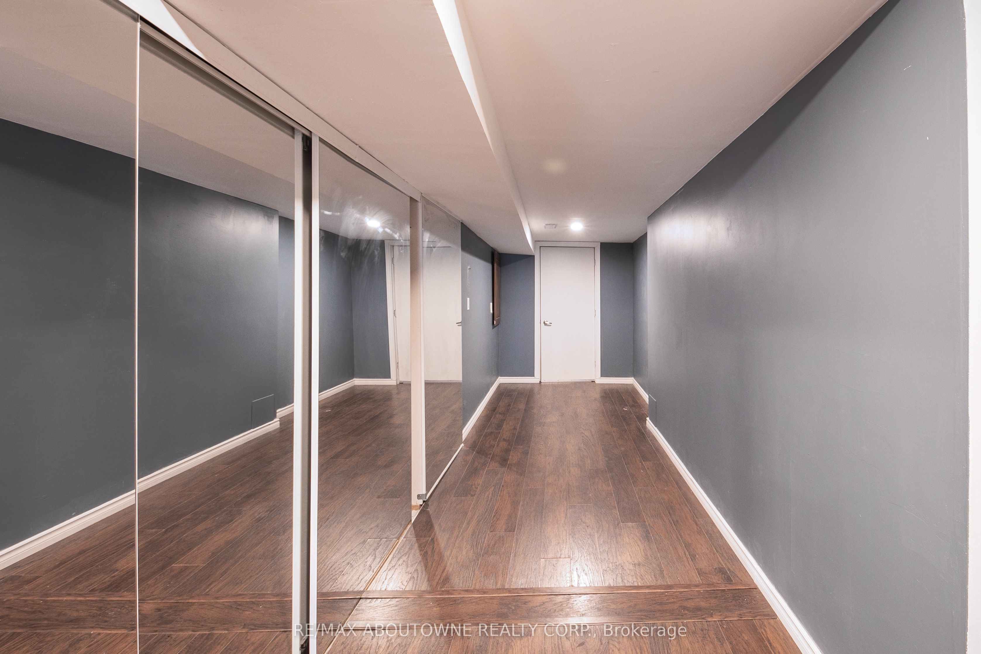 374 Spring Blossom Crescent, Oakville ‣ W12885964 374 Spring Blossom Crescent, Oakville ‣ W12885964