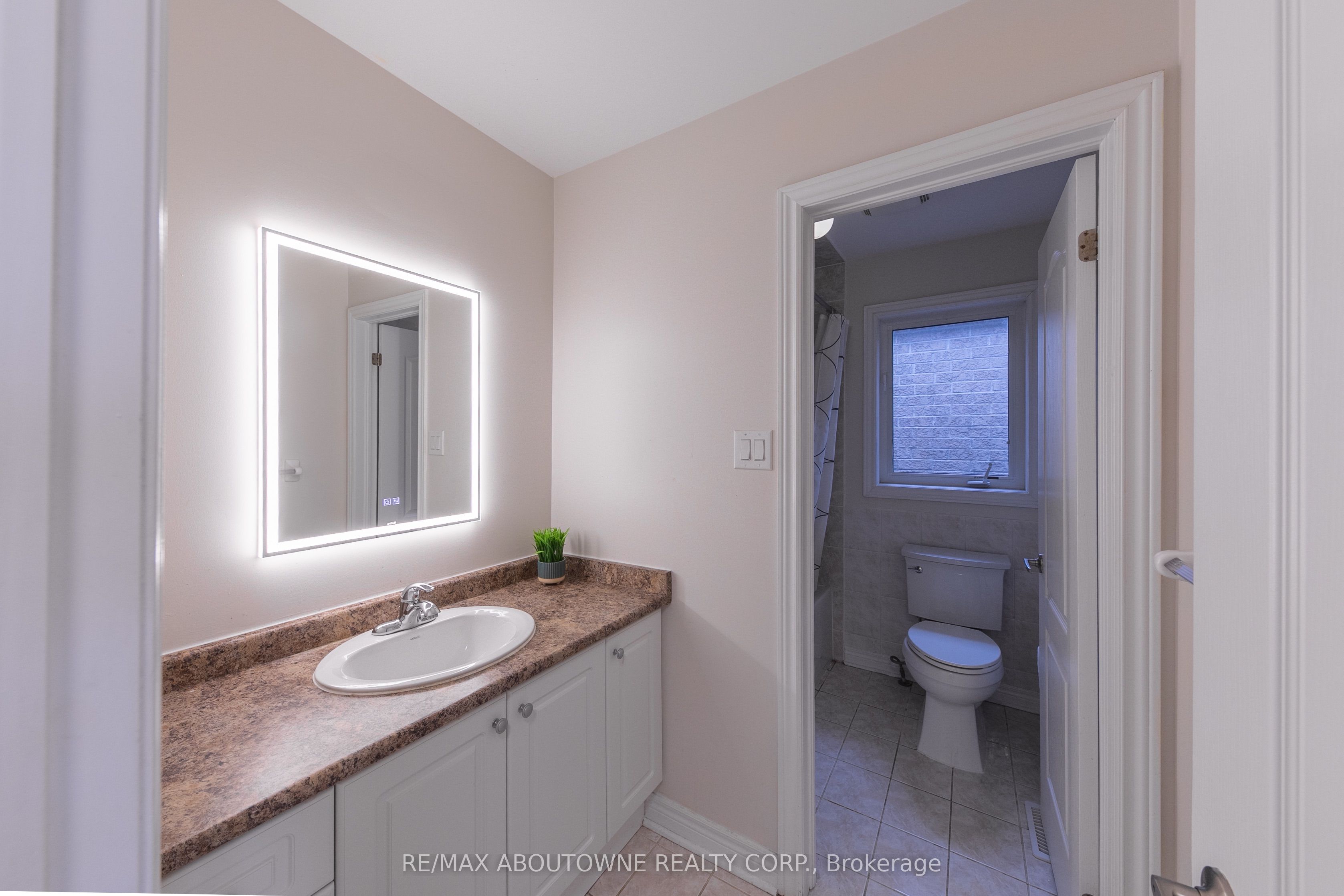 374 Spring Blossom Crescent, Oakville ‣ W12885964 374 Spring Blossom Crescent, Oakville ‣ W12885964