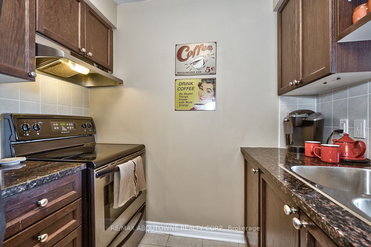 8 – 2325 Central Park Drive, Oakville ‣ W12888336 8 – 2325 Central Park Drive, Oakville ‣ W12888336