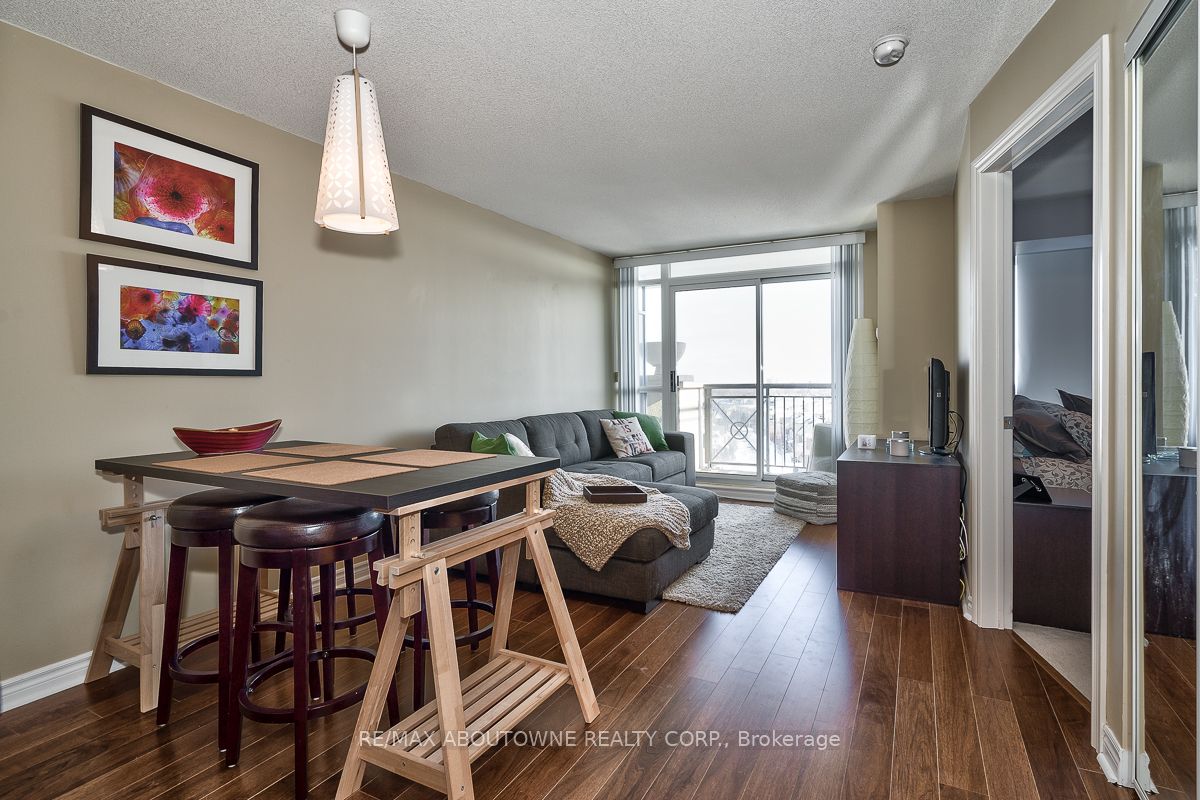 8 – 2325 Central Park Drive, Oakville ‣ W12888336 8 – 2325 Central Park Drive, Oakville ‣ W12888336