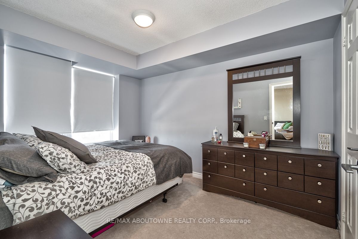 8 – 2325 Central Park Drive, Oakville ‣ W12888336 8 – 2325 Central Park Drive, Oakville ‣ W12888336