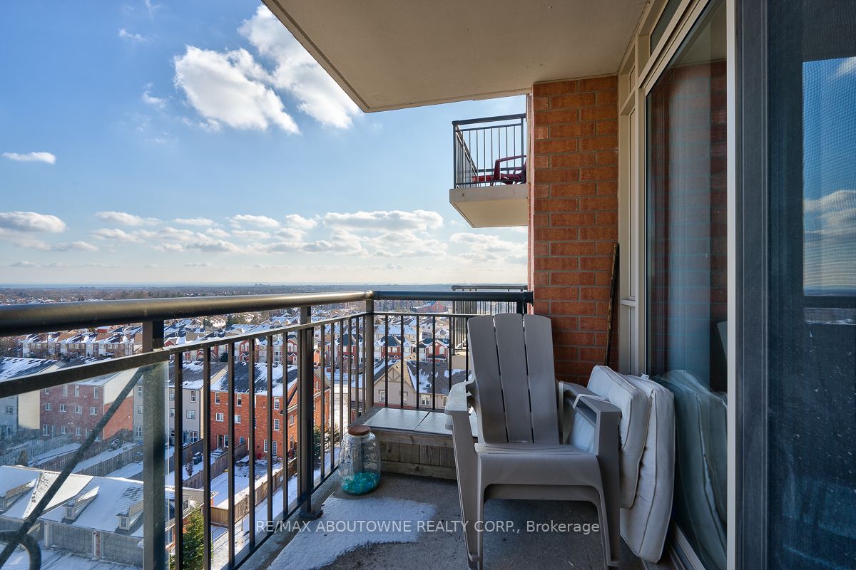 8 – 2325 Central Park Drive, Oakville ‣ W12888336 8 – 2325 Central Park Drive, Oakville ‣ W12888336