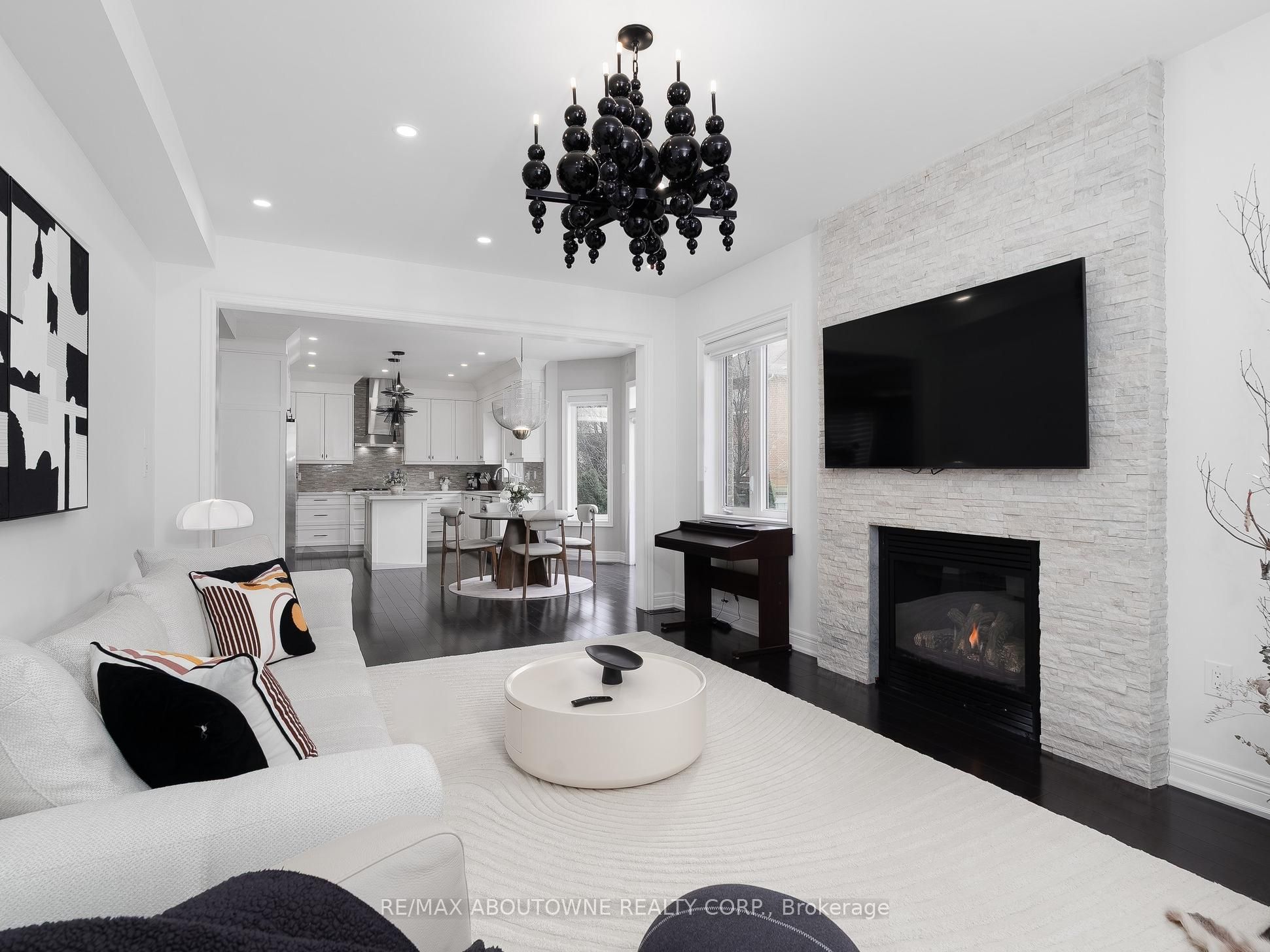 591 Hidden Trail, Oakville ‣ W12902904 591 Hidden Trail, Oakville ‣ W12902904