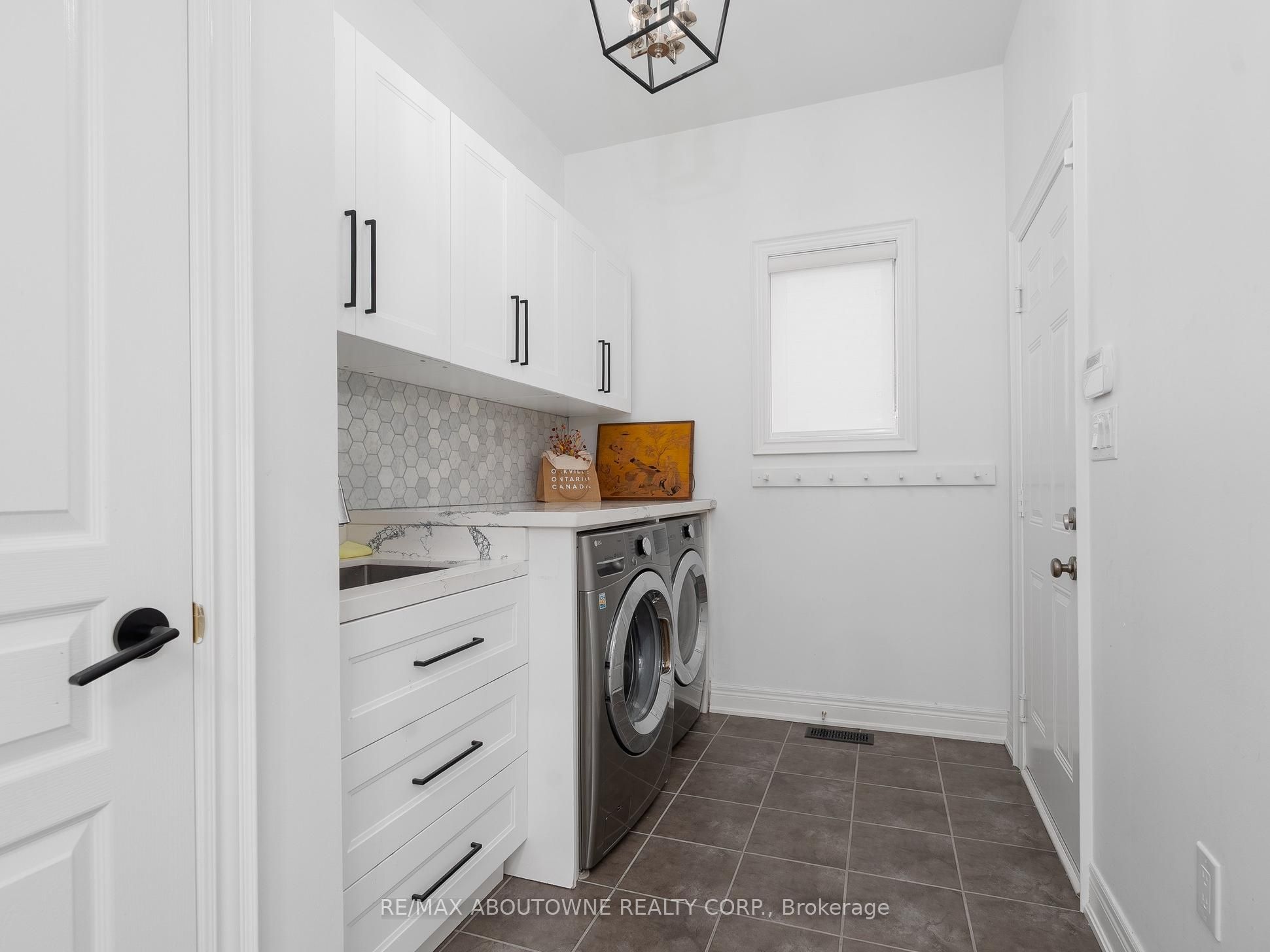 591 Hidden Trail, Oakville ‣ W12902904 591 Hidden Trail, Oakville ‣ W12902904