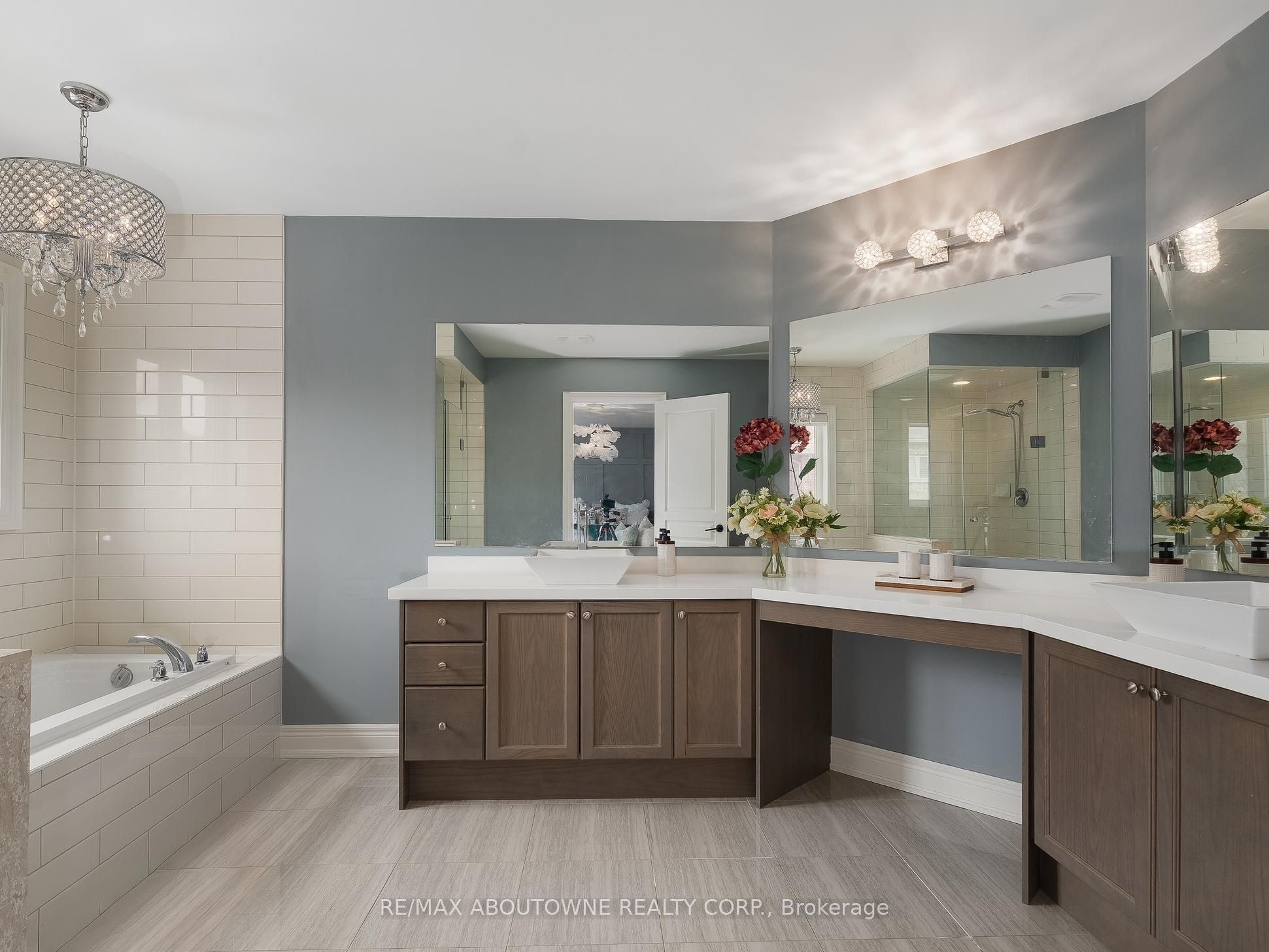 591 Hidden Trail, Oakville ‣ W12902904 591 Hidden Trail, Oakville ‣ W12902904