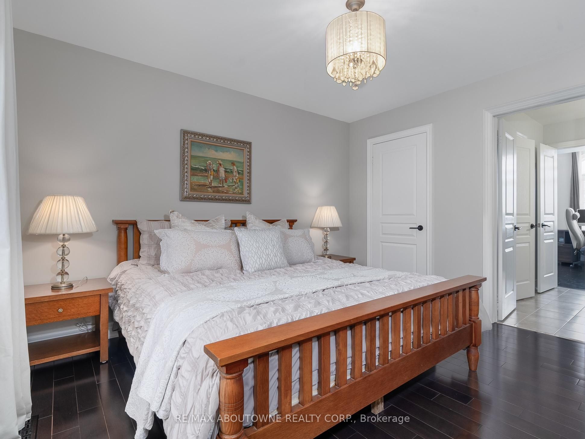 591 Hidden Trail, Oakville ‣ W12902904 591 Hidden Trail, Oakville ‣ W12902904