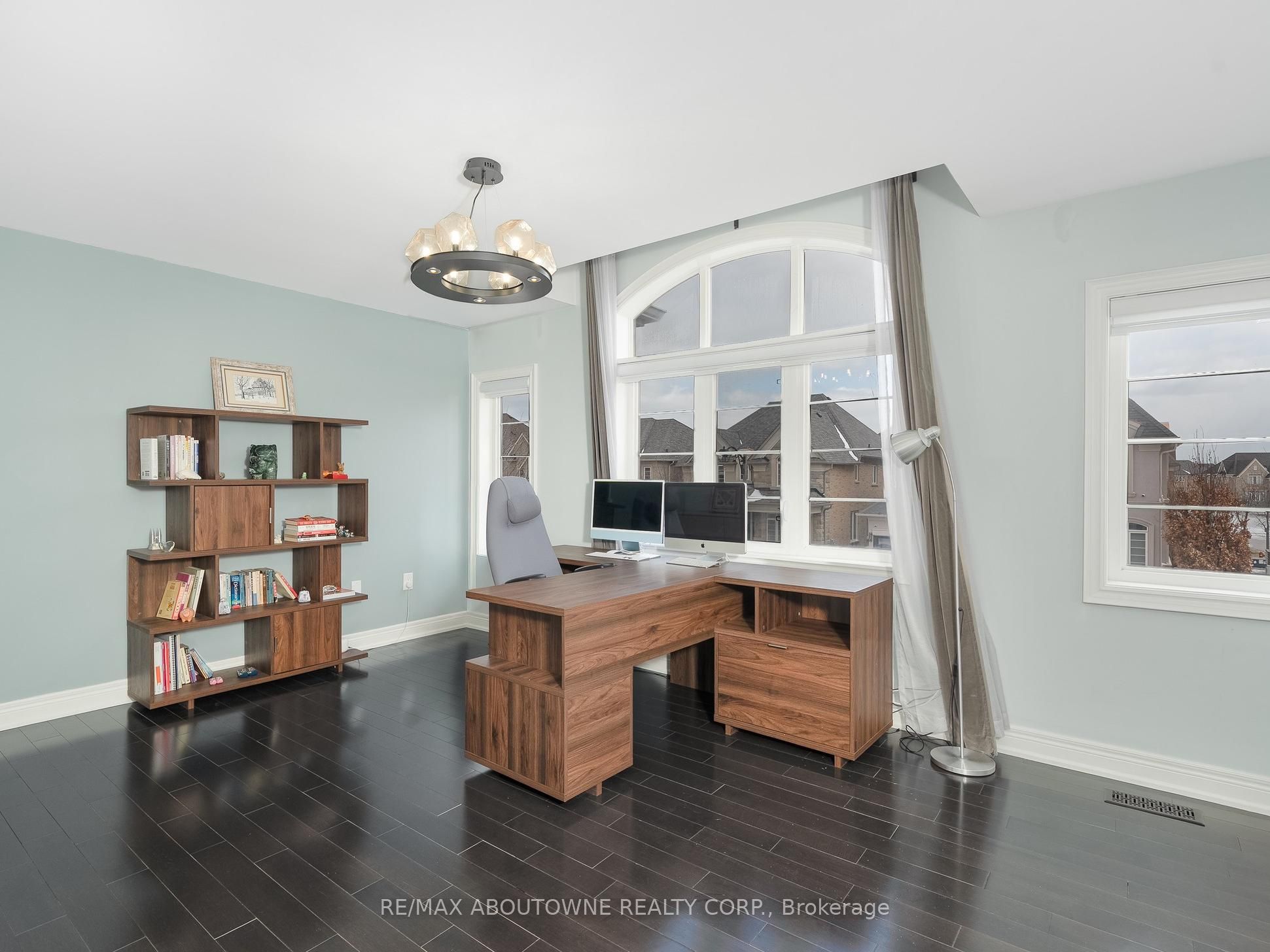 591 Hidden Trail, Oakville ‣ W12902904 591 Hidden Trail, Oakville ‣ W12902904