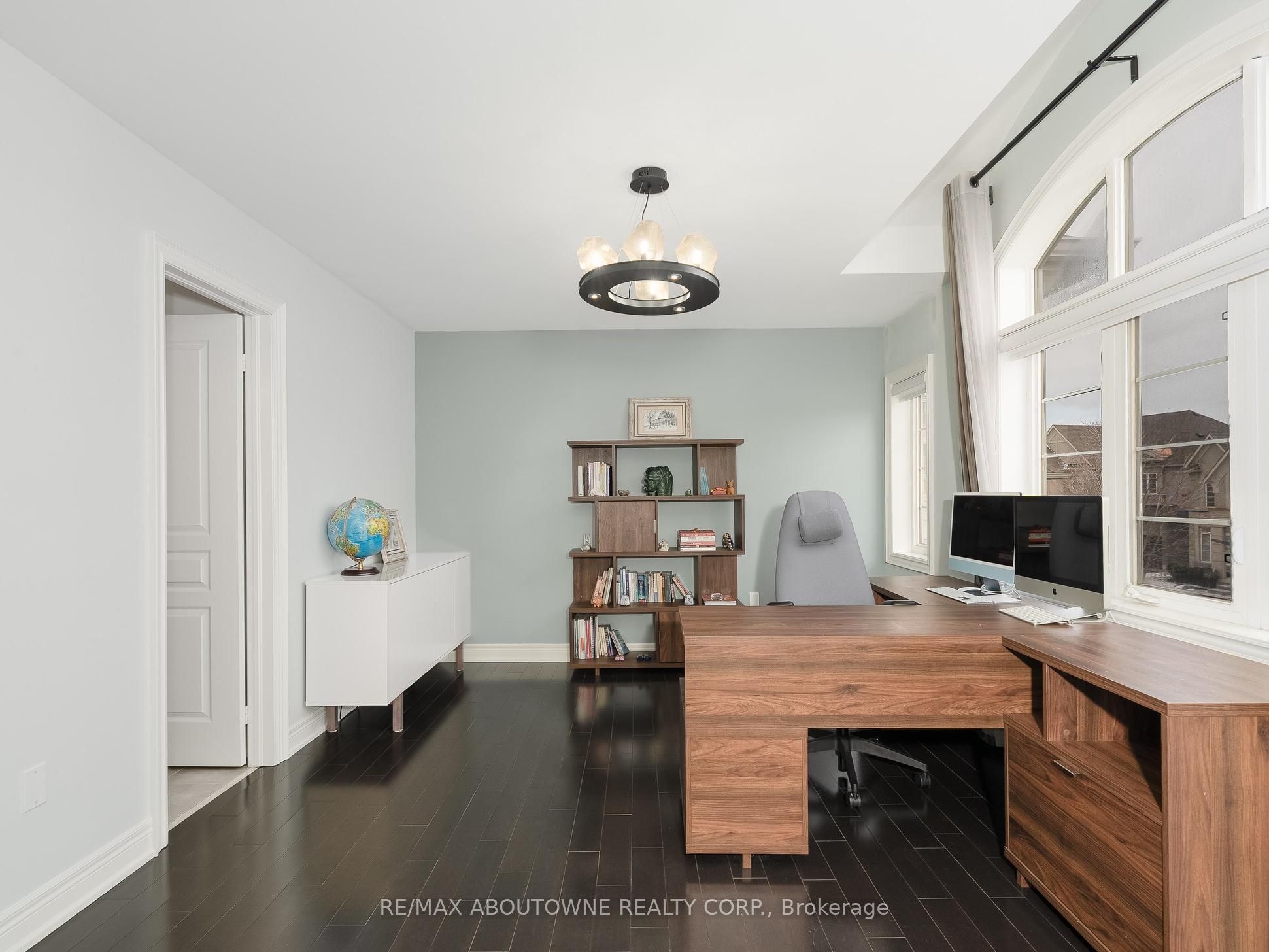 591 Hidden Trail, Oakville ‣ W12902904 591 Hidden Trail, Oakville ‣ W12902904