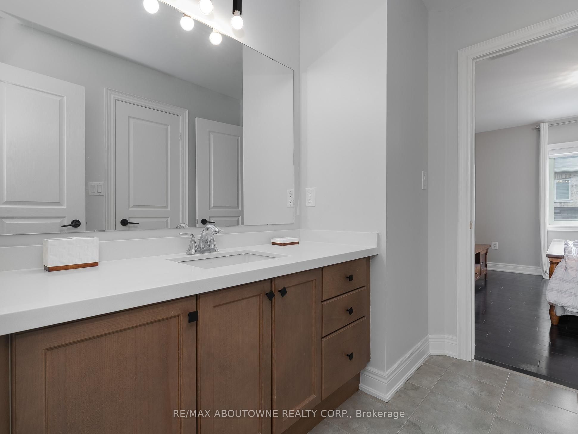 591 Hidden Trail, Oakville ‣ W12902904 591 Hidden Trail, Oakville ‣ W12902904