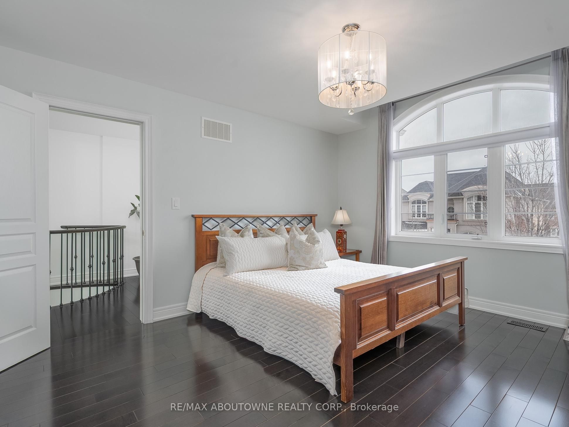 591 Hidden Trail, Oakville ‣ W12902904 591 Hidden Trail, Oakville ‣ W12902904