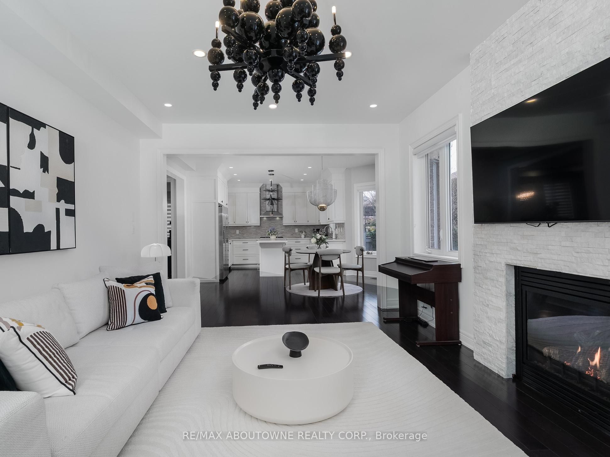 591 Hidden Trail, Oakville ‣ W12902904 591 Hidden Trail, Oakville ‣ W12902904